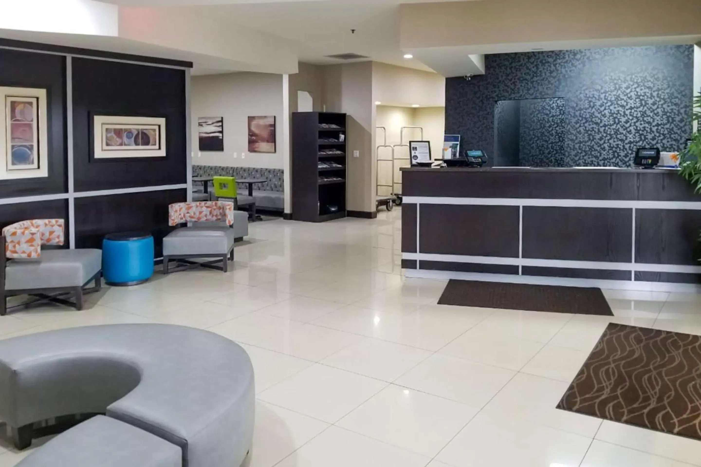 Lobby or reception, Lobby/Reception in Clarion Pointe by Choice Hotels Corydon