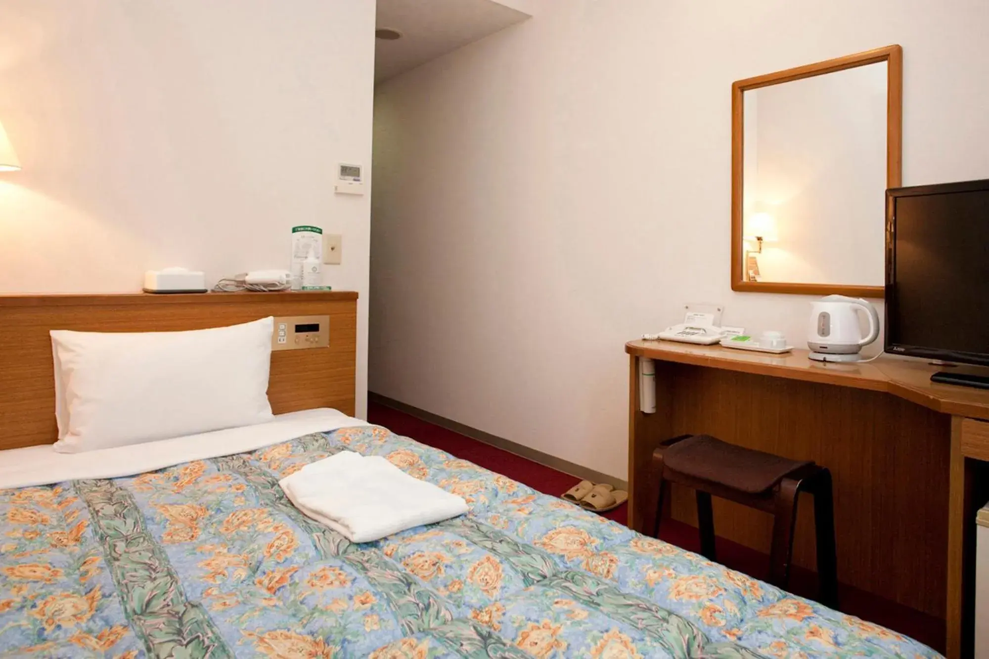 Photo of the whole room, Bed in Benikea Calton Hotel Fukuoka Tenjin