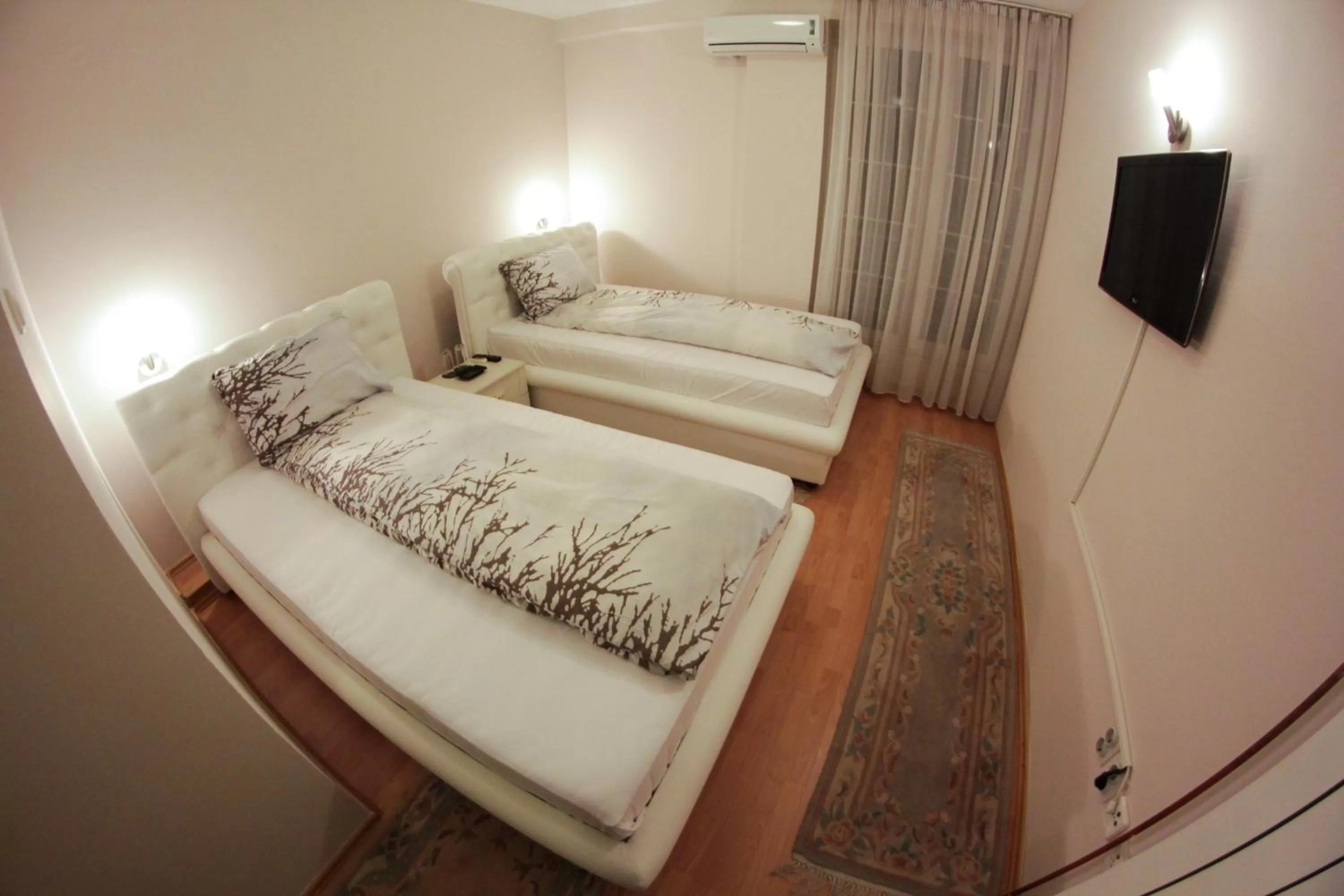 Photo of the whole room, Bed in Hotel Fontana