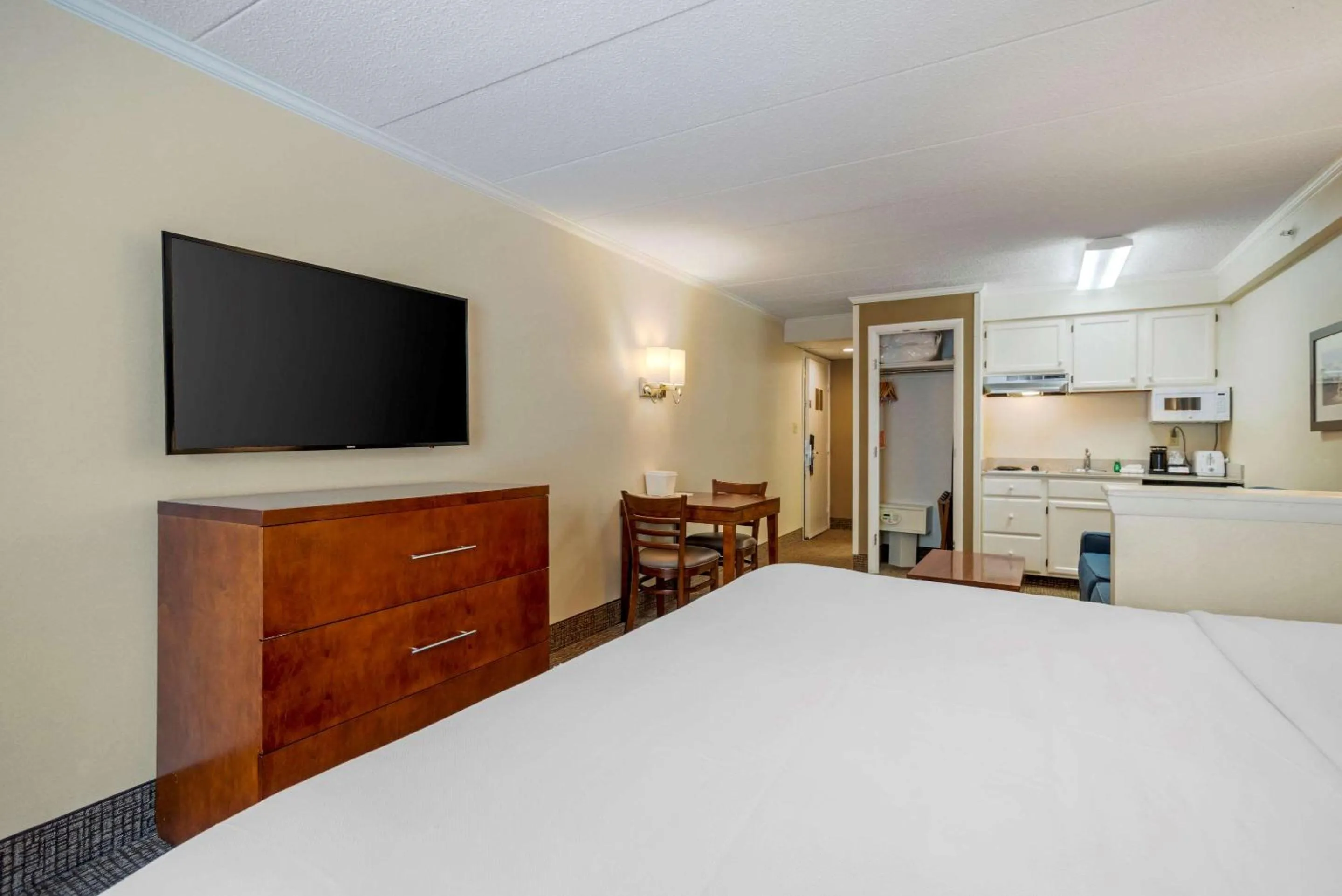 Bedroom, Bed in Comfort Inn Ocean City Boardwalk