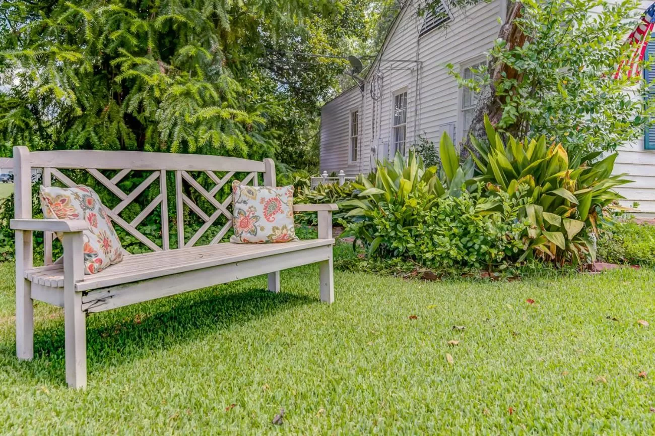 Garden in Steele Cottage