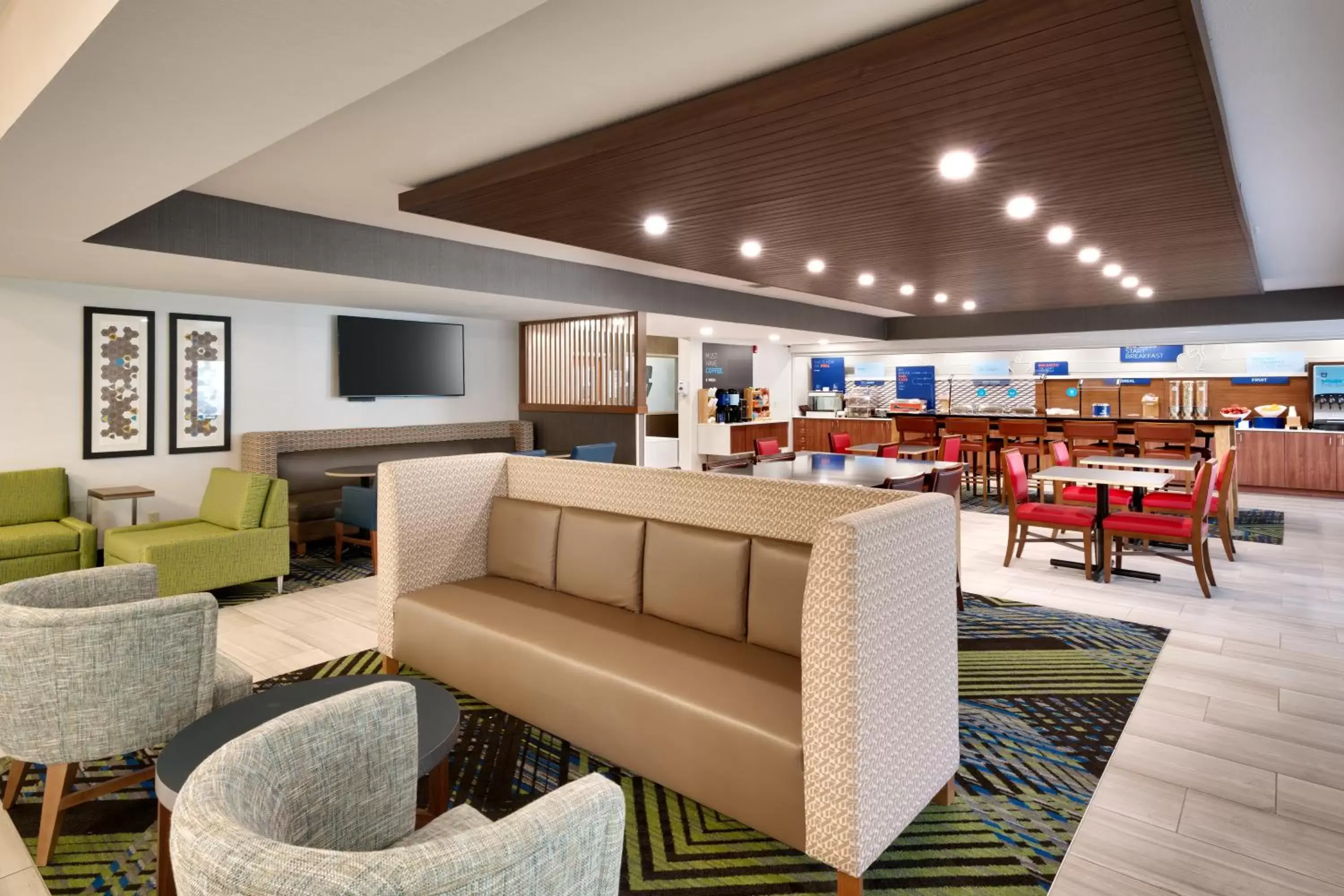 Breakfast, Lounge/Bar in Holiday Inn Express Billings East, an IHG Hotel