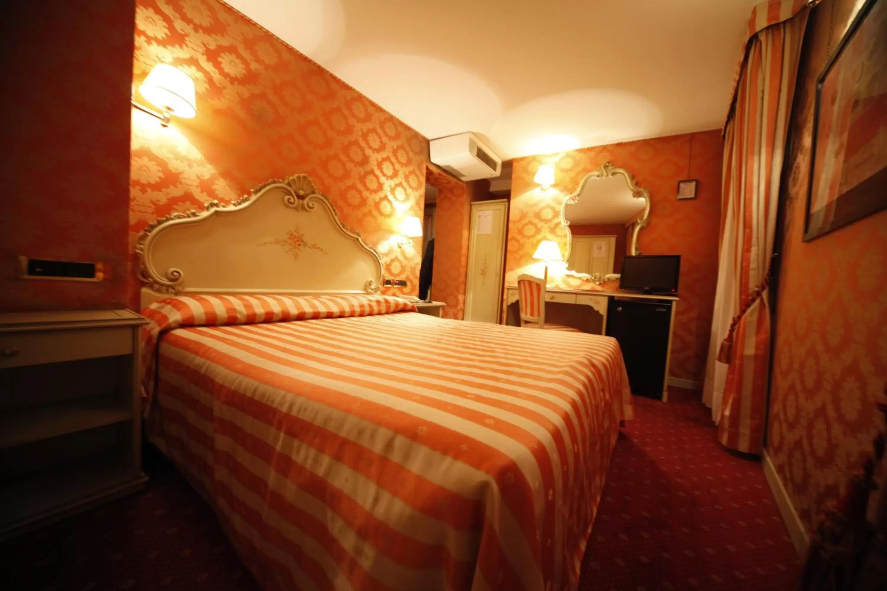 Photo of the whole room, Bed in Hotel Lux