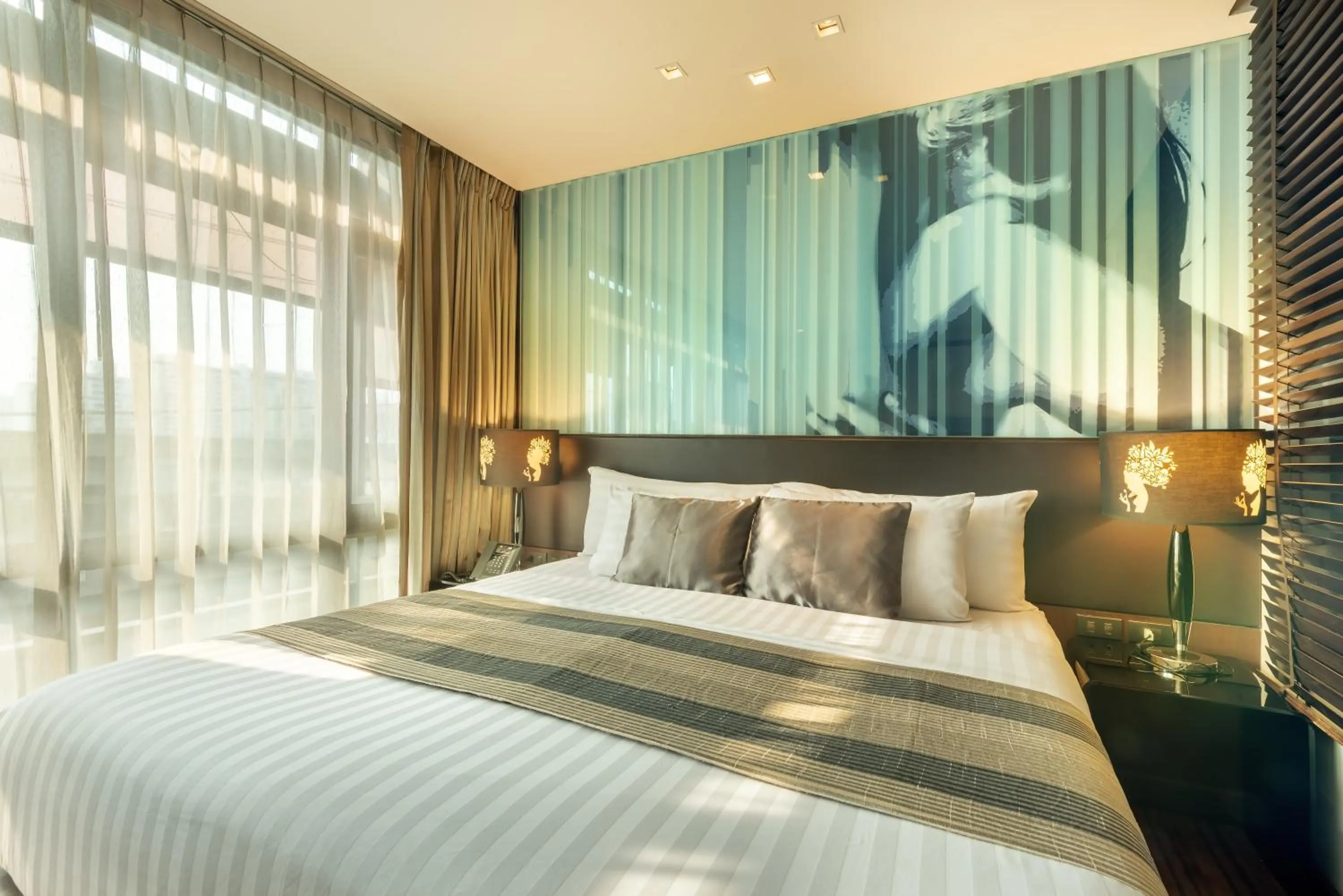 Bed in M2 de Bangkok Hotel