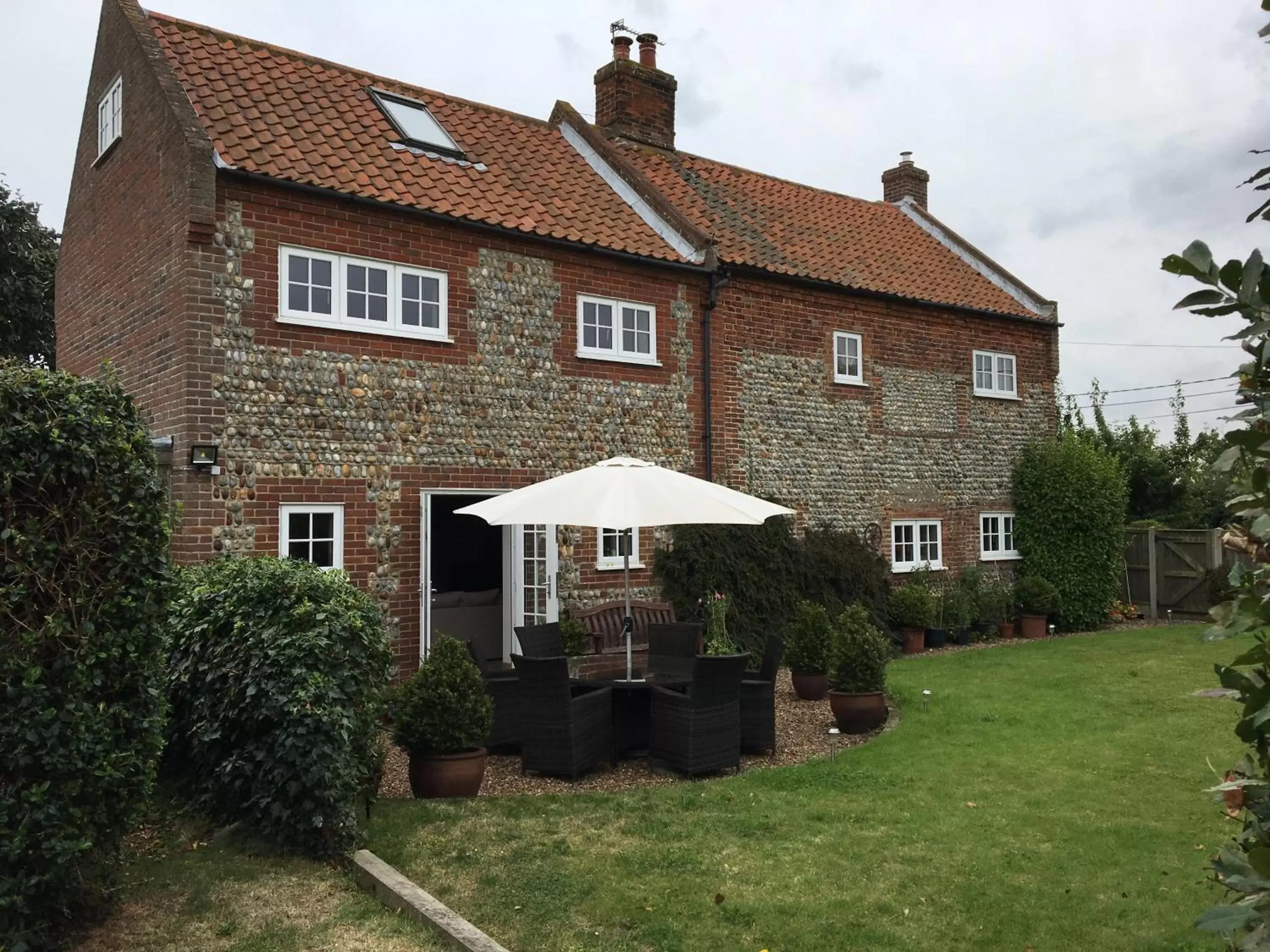 Property Building in Primrose Cottage