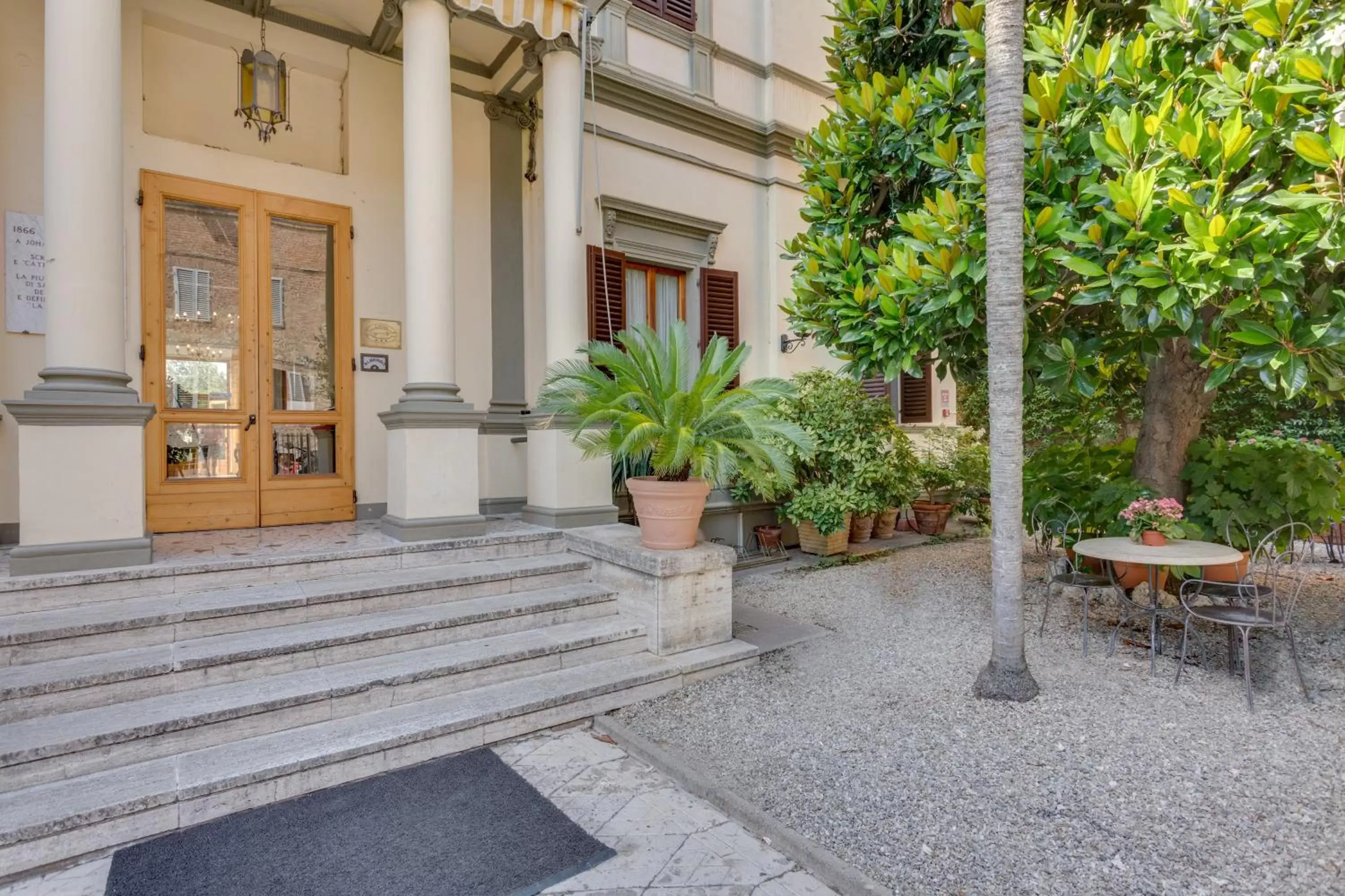 Facade/entrance in Albergo Chiusarelli