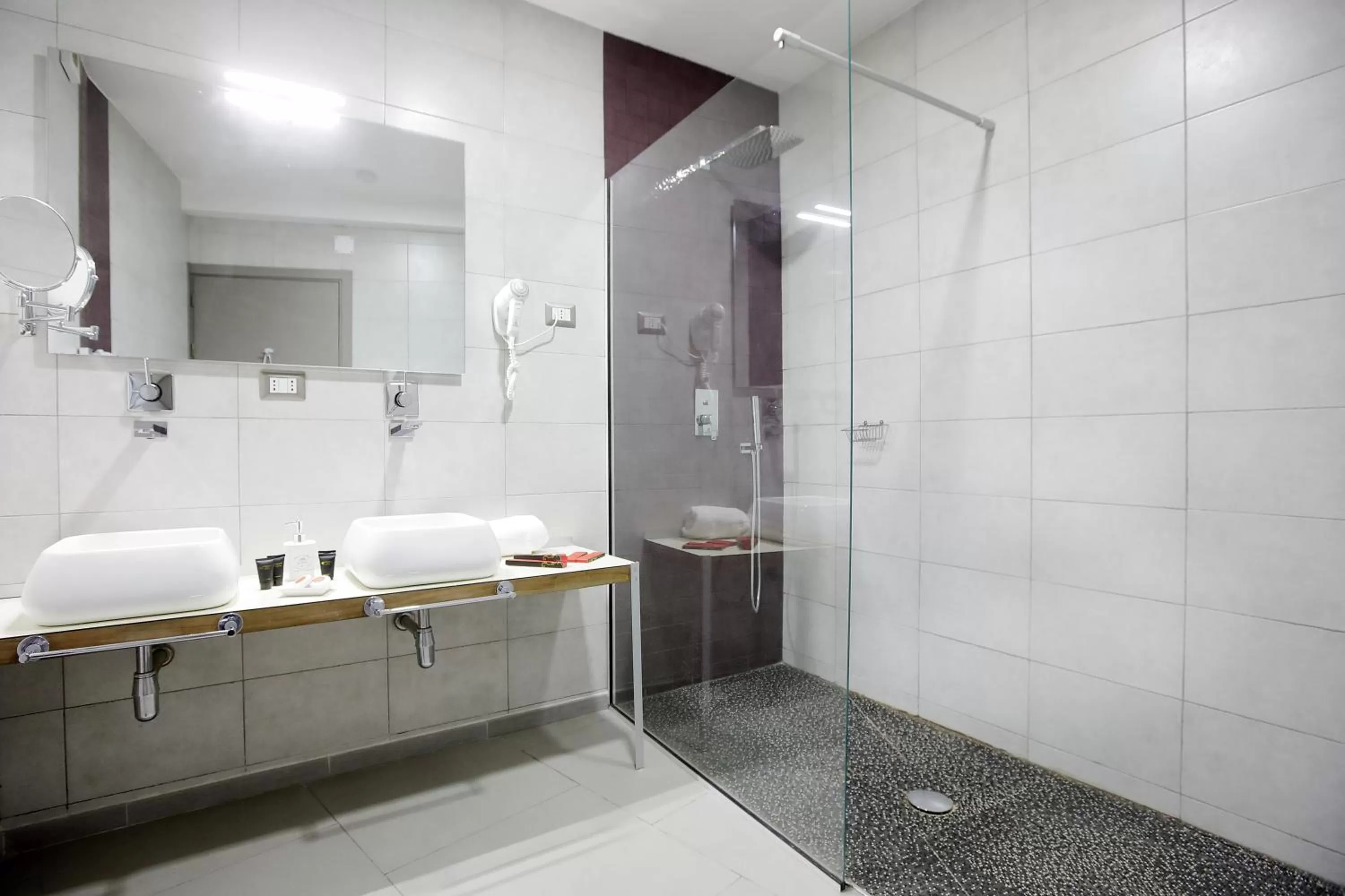 Shower in Hotel La Villette