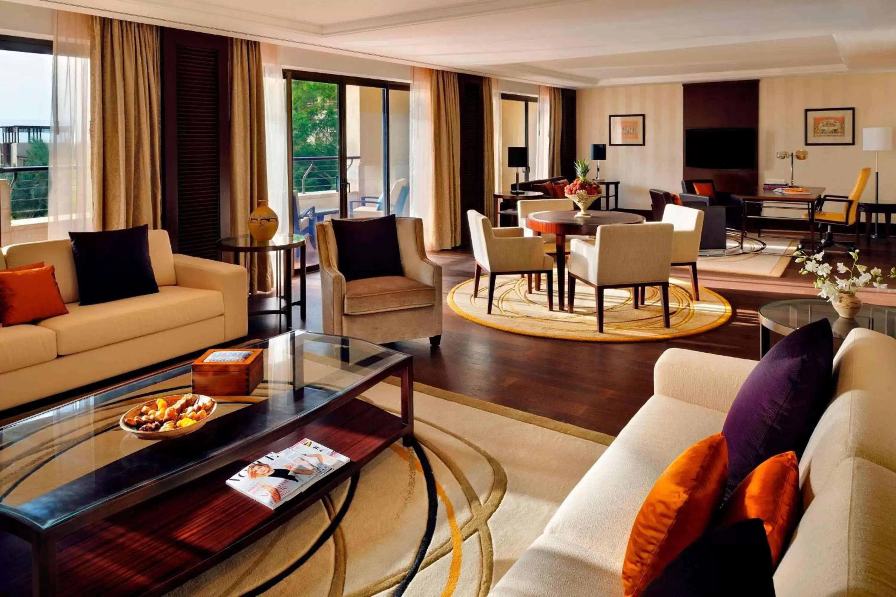 Living room, Lounge/Bar in Dead Sea Marriott Resort & Spa