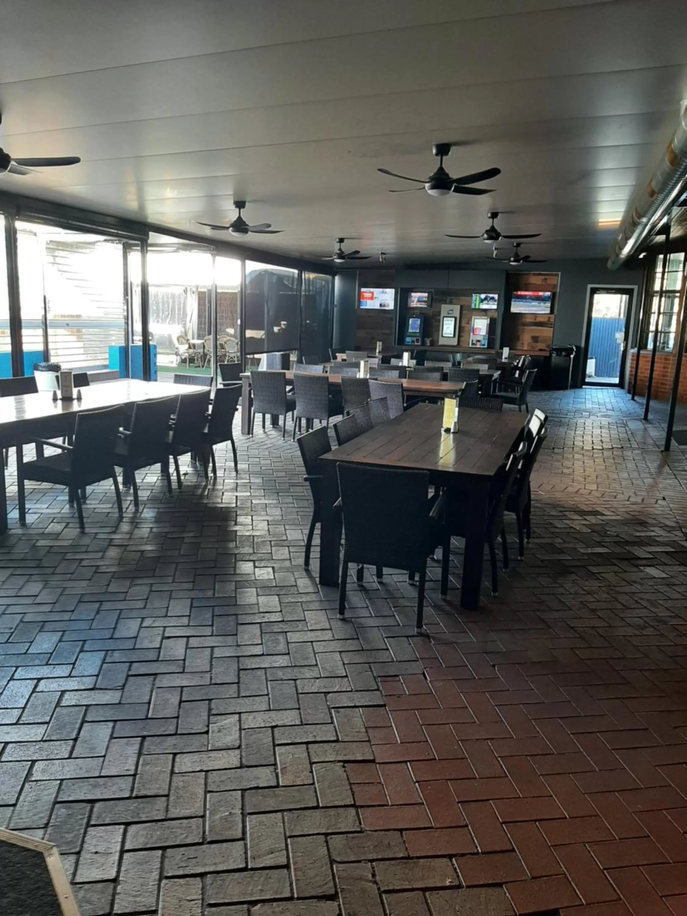 Patio in Peppermill Inn Motel