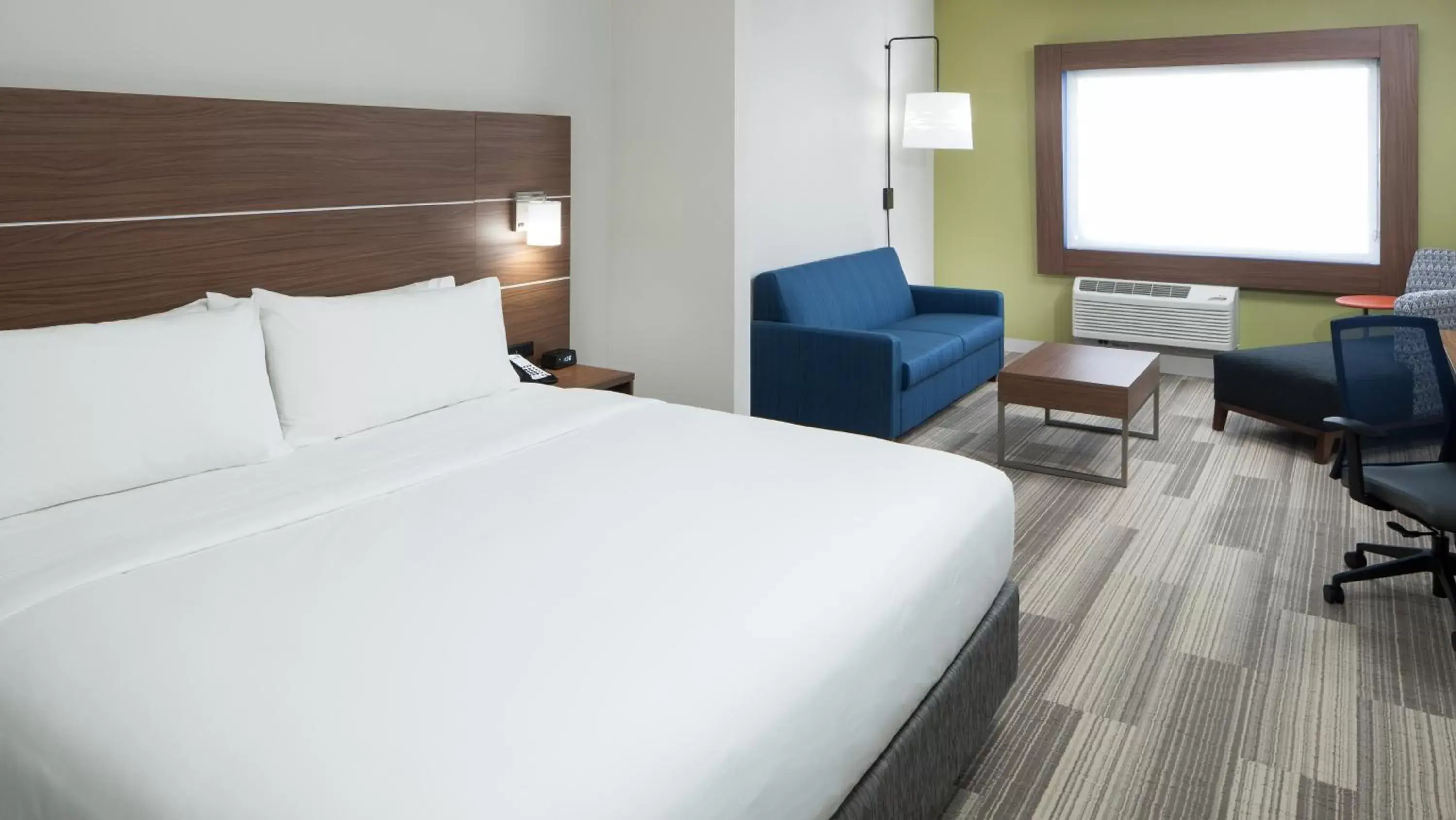 Photo of the whole room, Bed in Holiday Inn Express & Suites - Orlando At Seaworld, an IHG Hotel