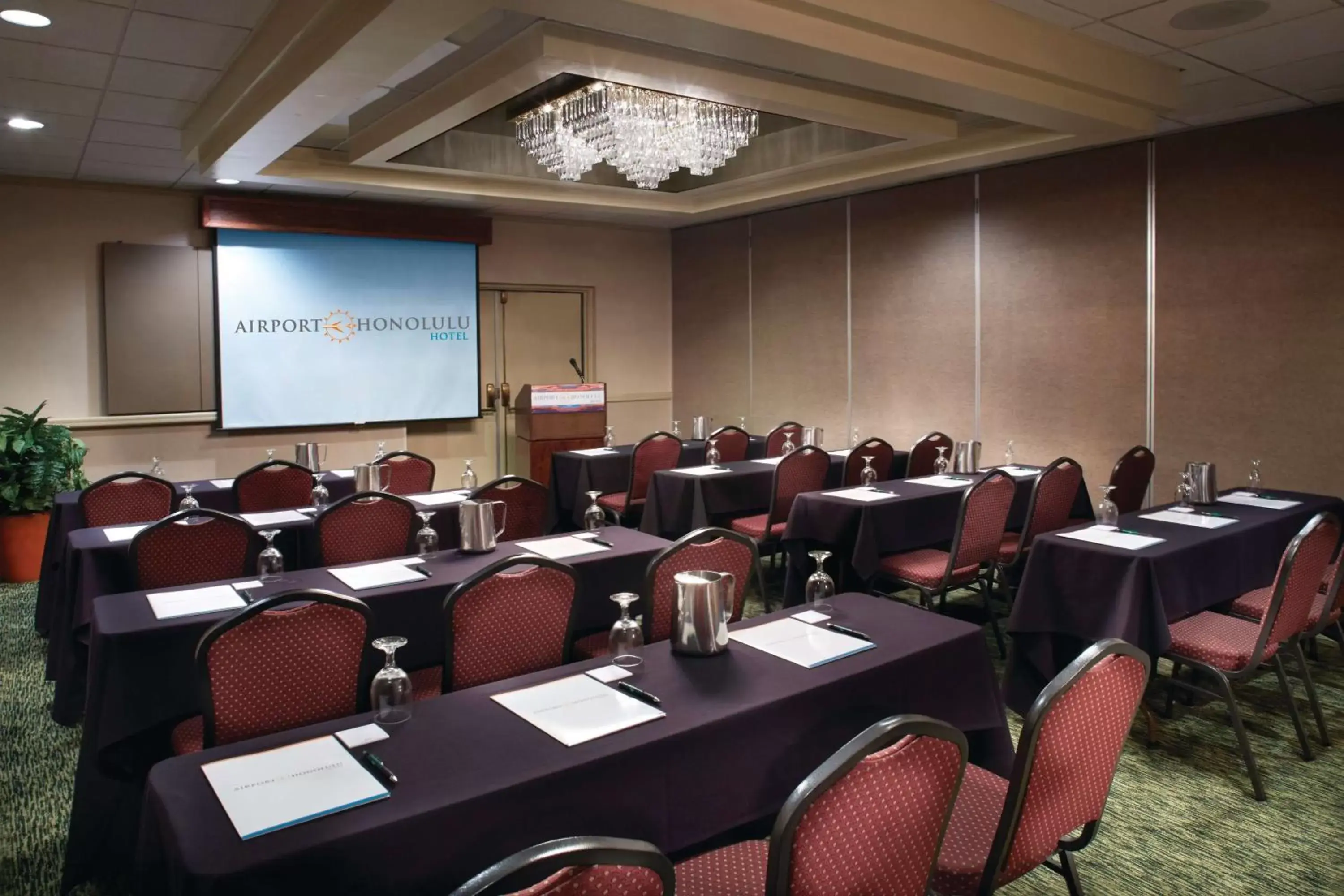 Meeting/conference room in Airport Honolulu Hotel