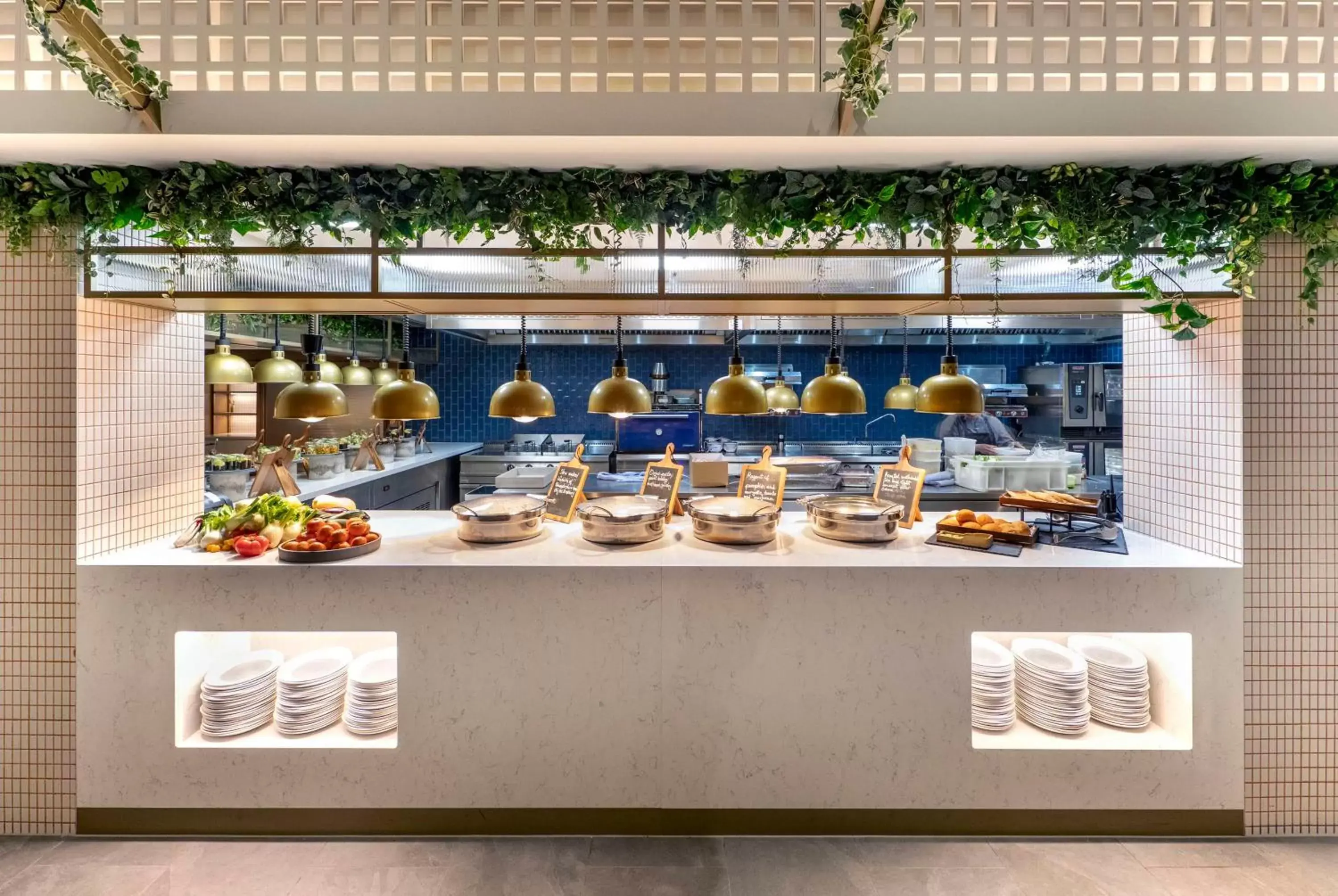 Restaurant/places to eat in Hilton London Metropole
