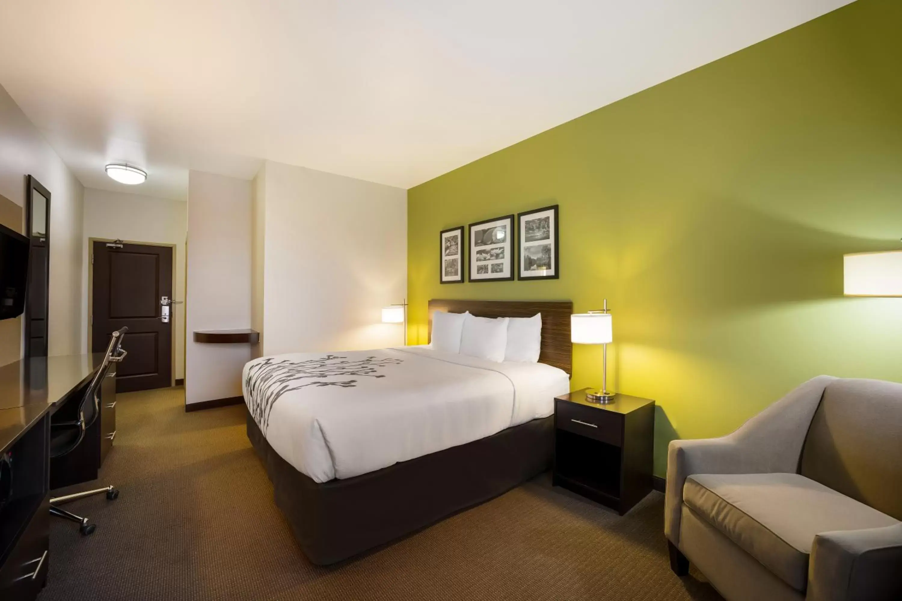 Bedroom, Bed in Sleep Inn & Suites Colby