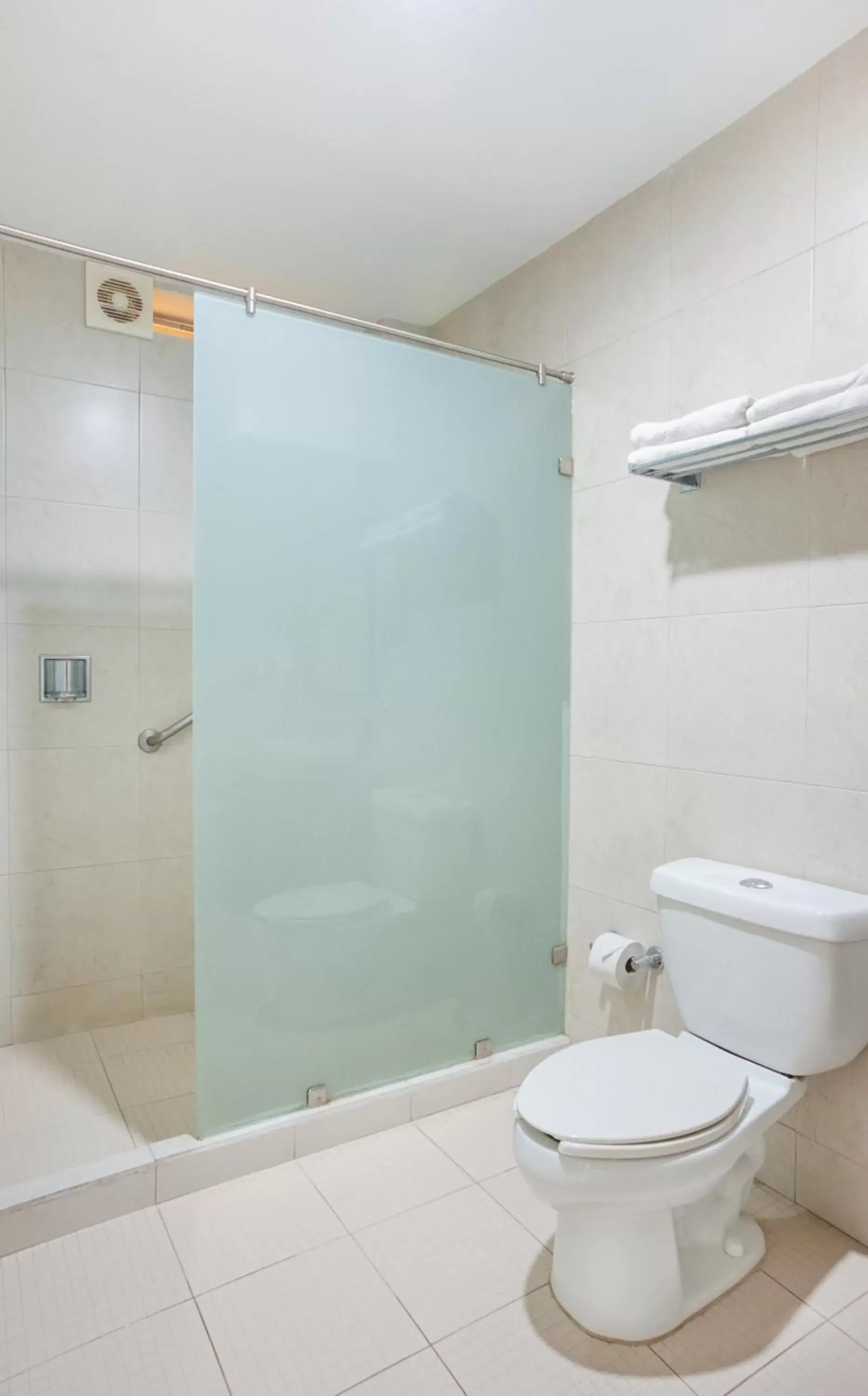 Bathroom in Veracruz Suites Hotel