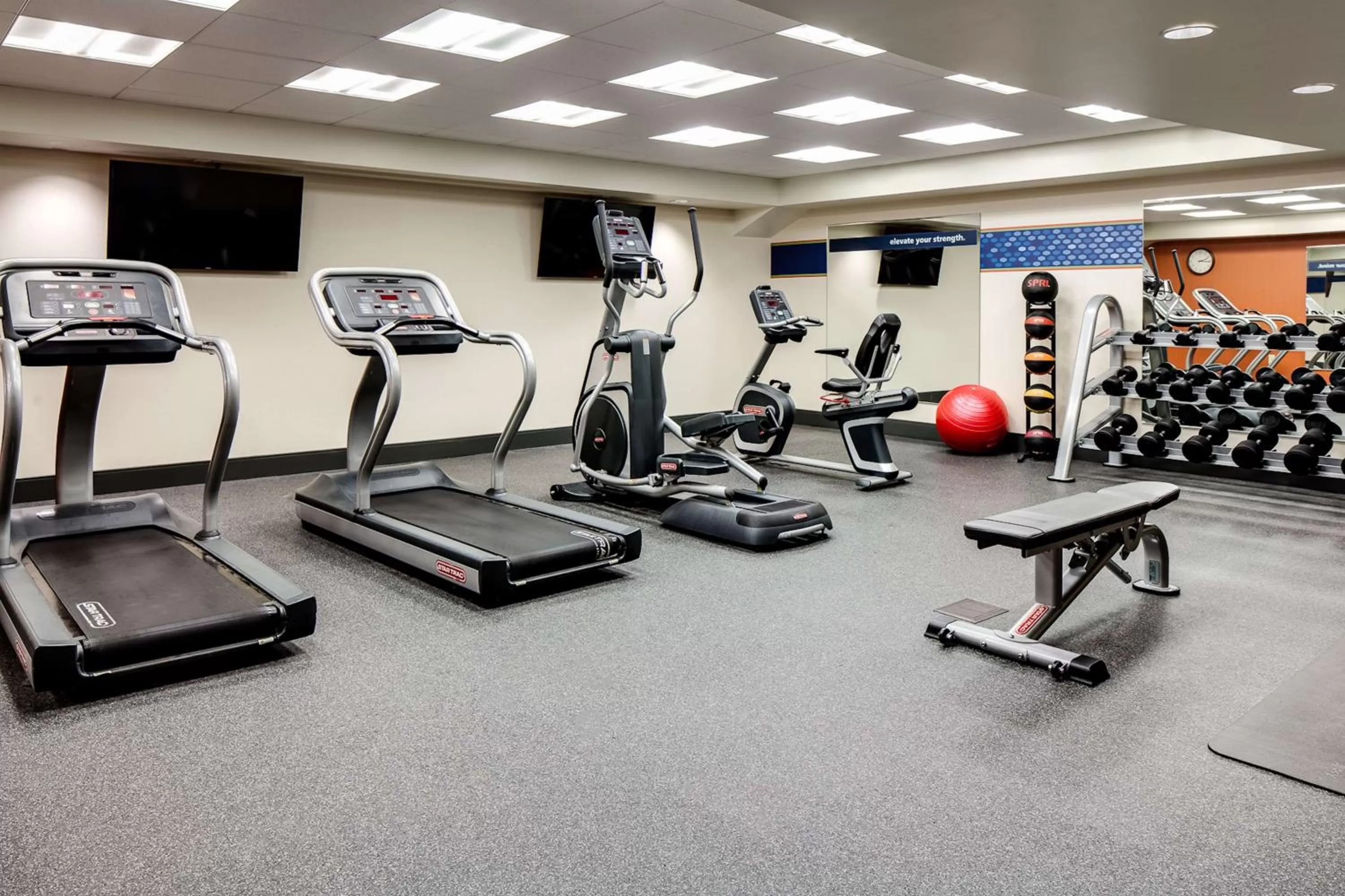 Fitness centre/facilities in Hampton Inn Dubuque
