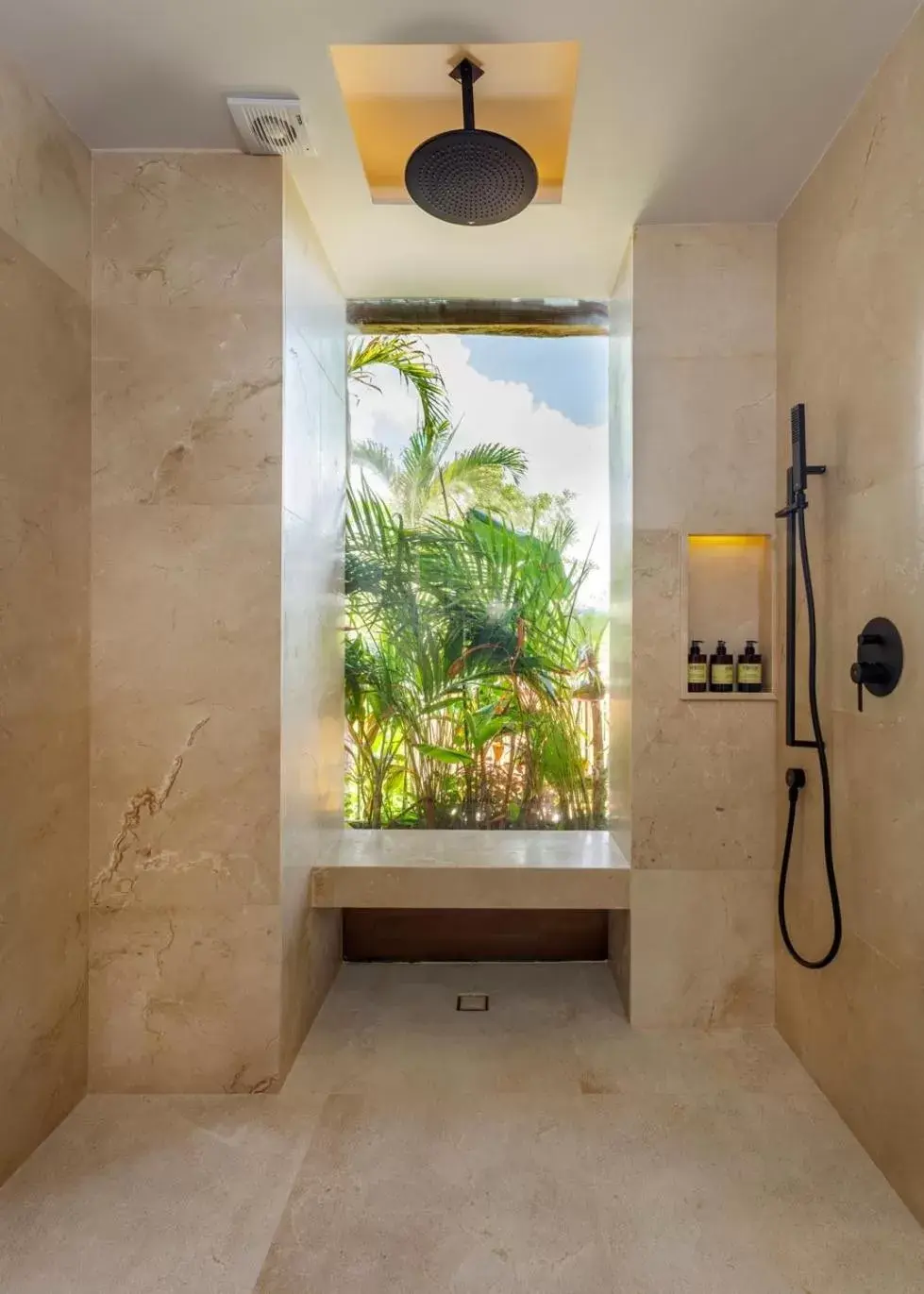 Shower, Bathroom in Hotel Shibari - Restaurant & Cenote Club