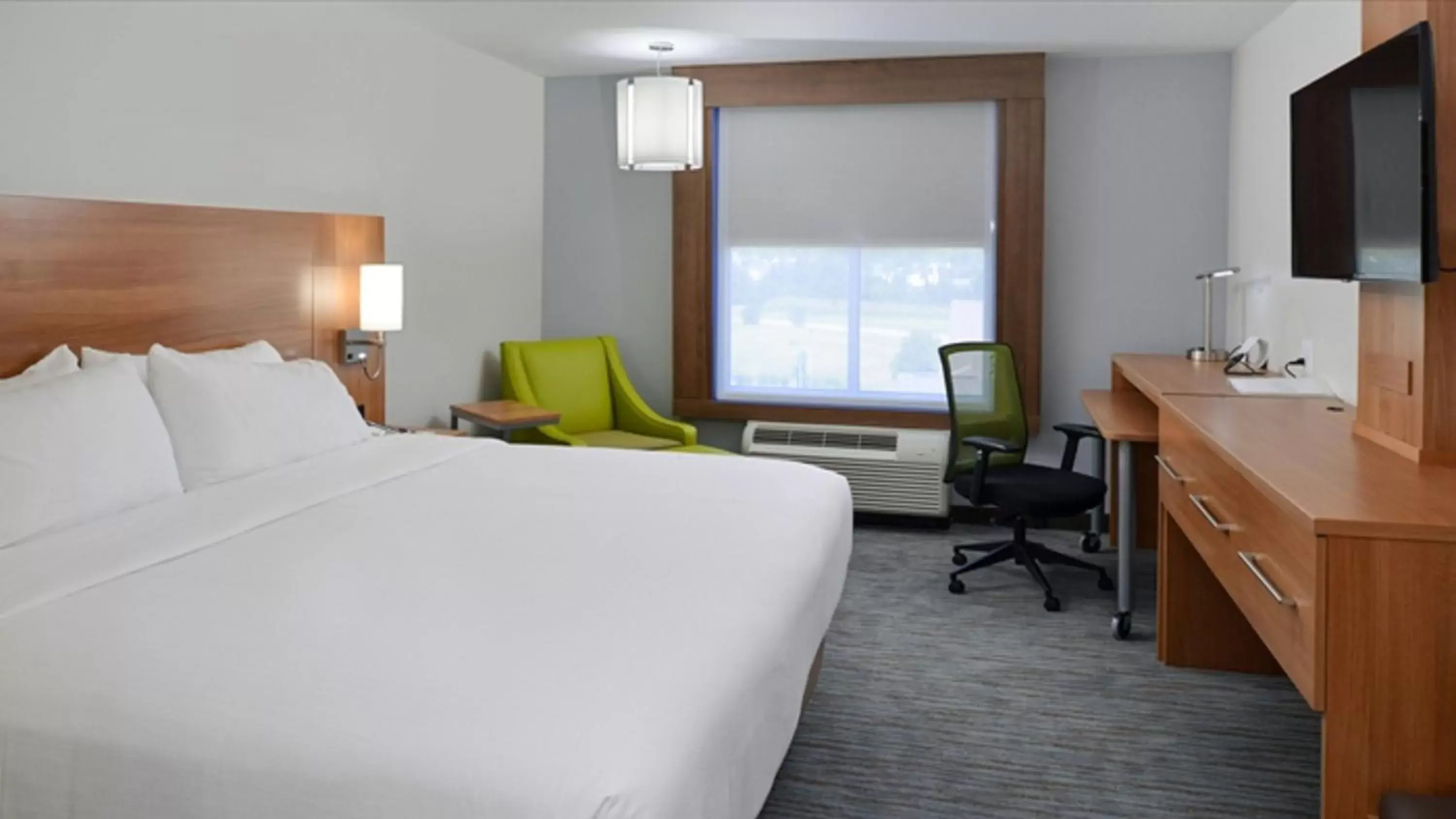 Bed in Holiday Inn Express & Suites Lexington Midtown - I-75, an IHG Hotel
