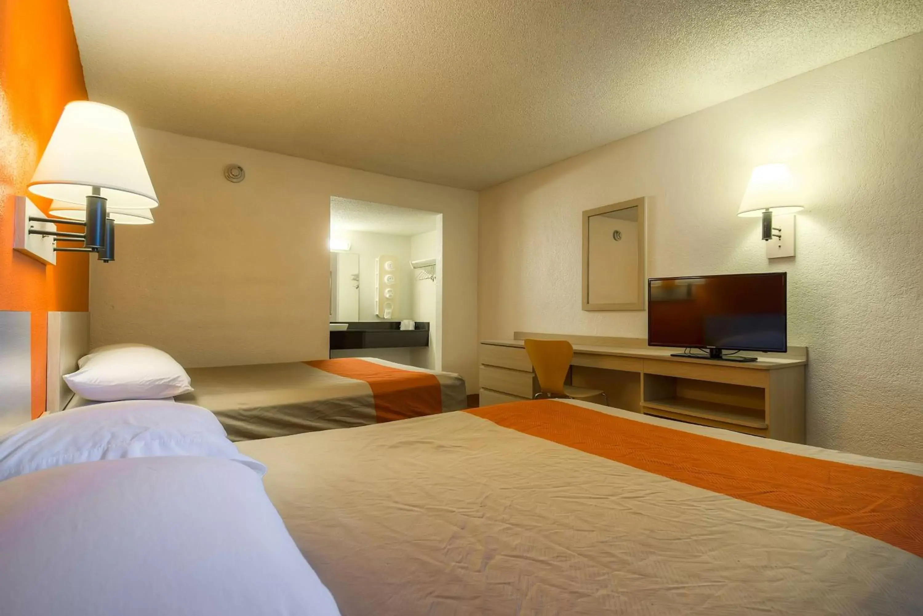 TV and multimedia, Bed in Motel 6-Rancho Mirage, CA - Palm Springs