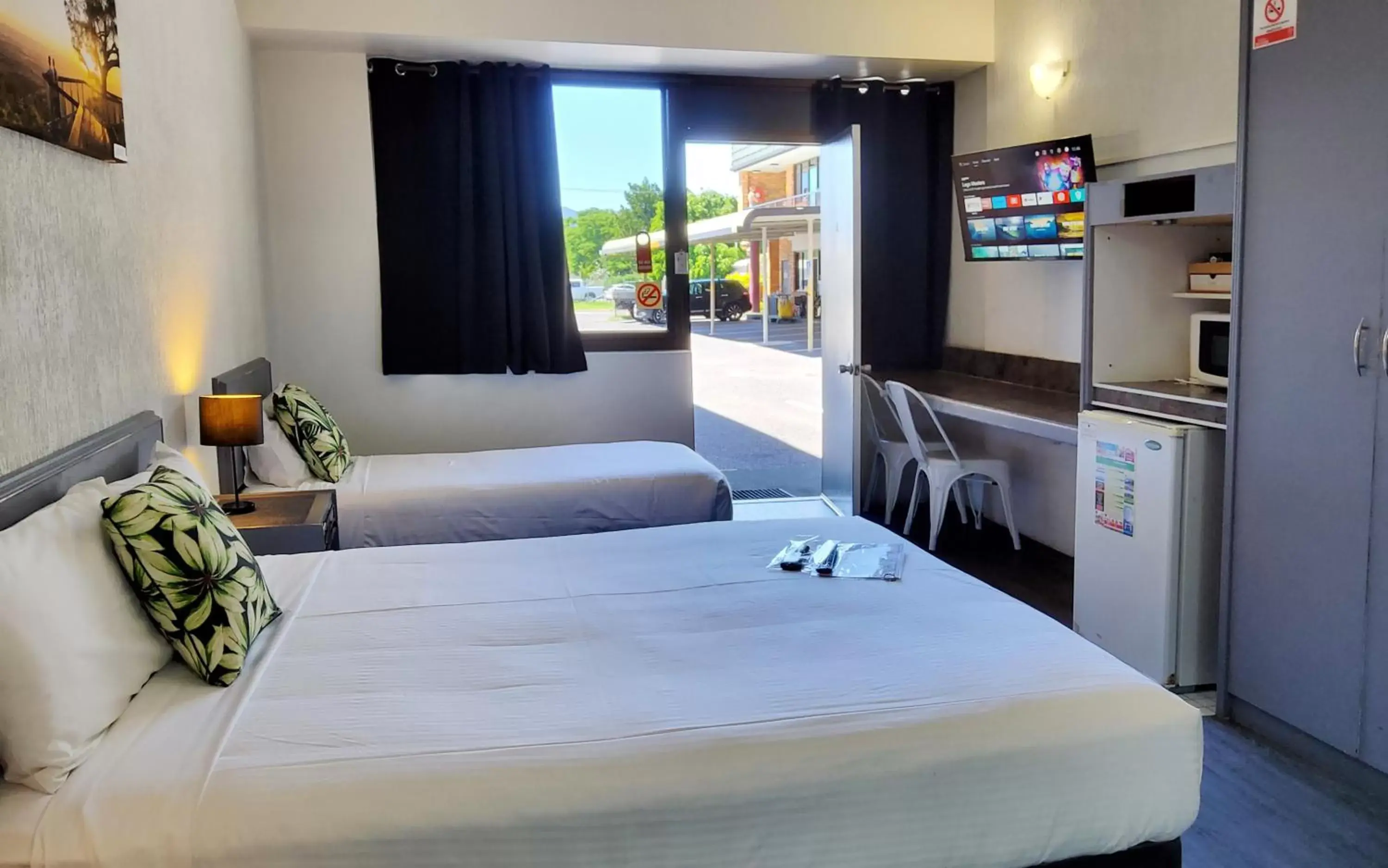 Pet Friendly Twin Room in Archer Park Motel Pet Friendly Twin Room in Archer Park Motel