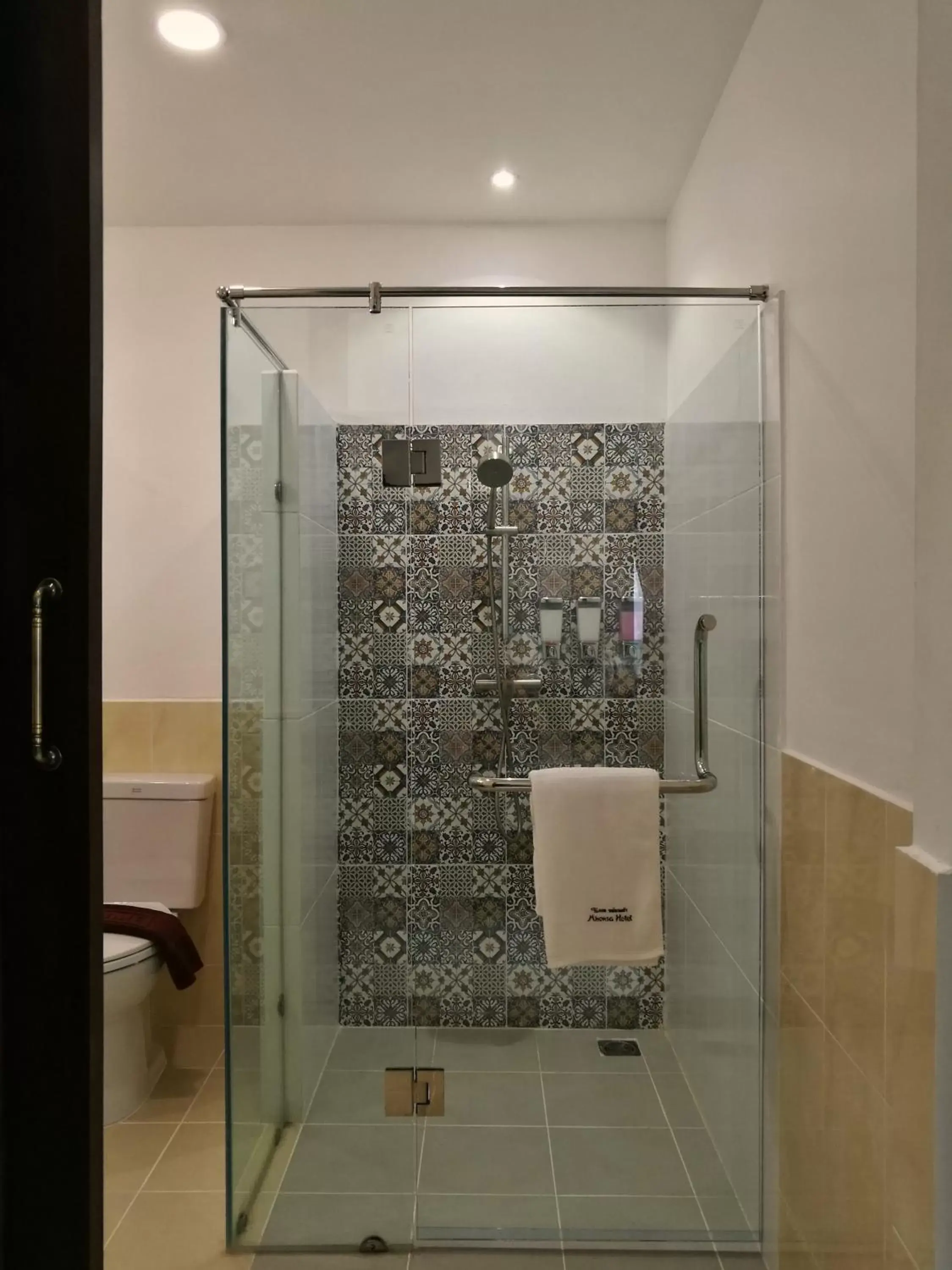 Shower, Bathroom in Mhonsa Hotel