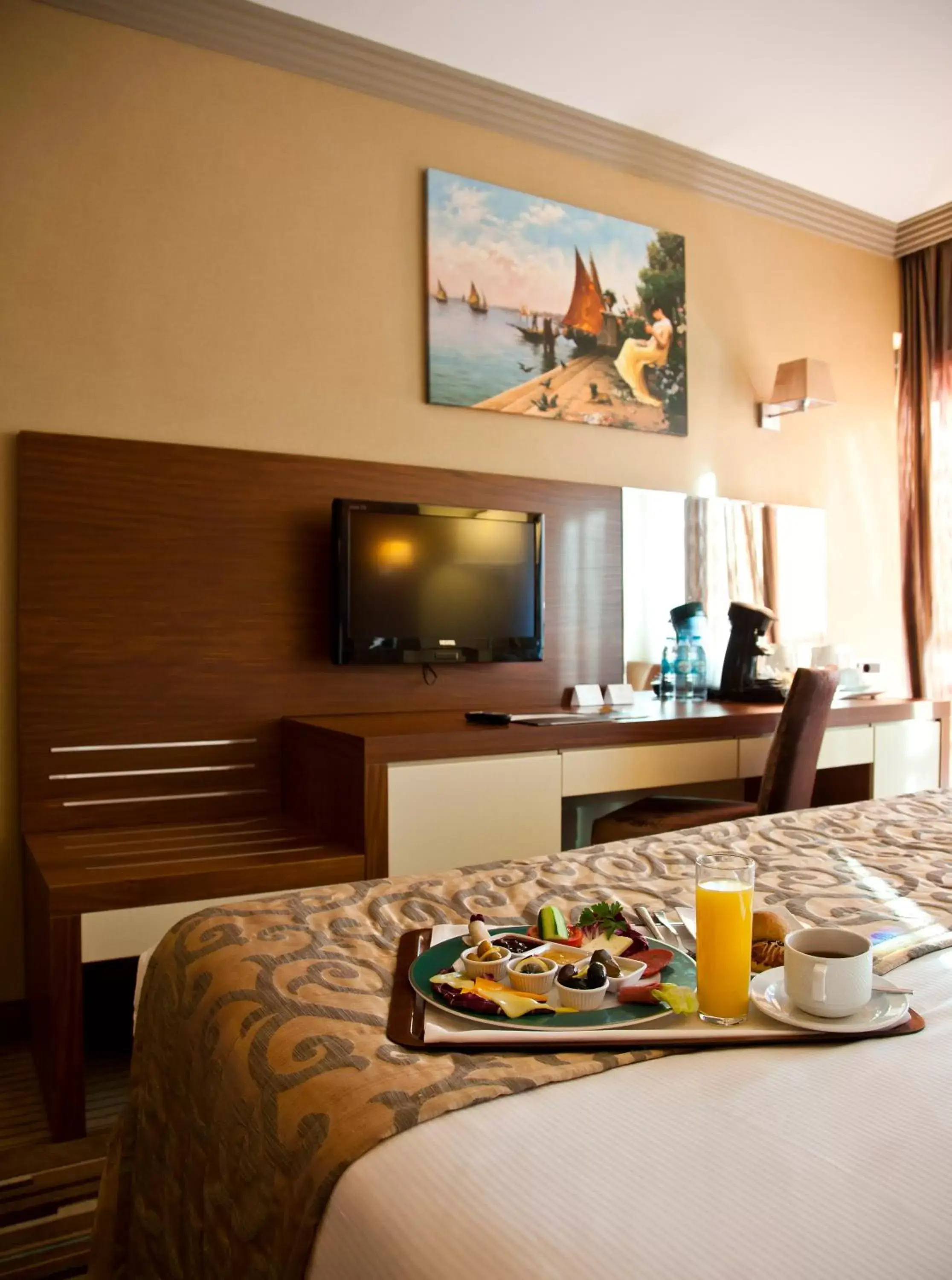 Bedroom, TV/Entertainment Center in Volley Hotel Istanbul