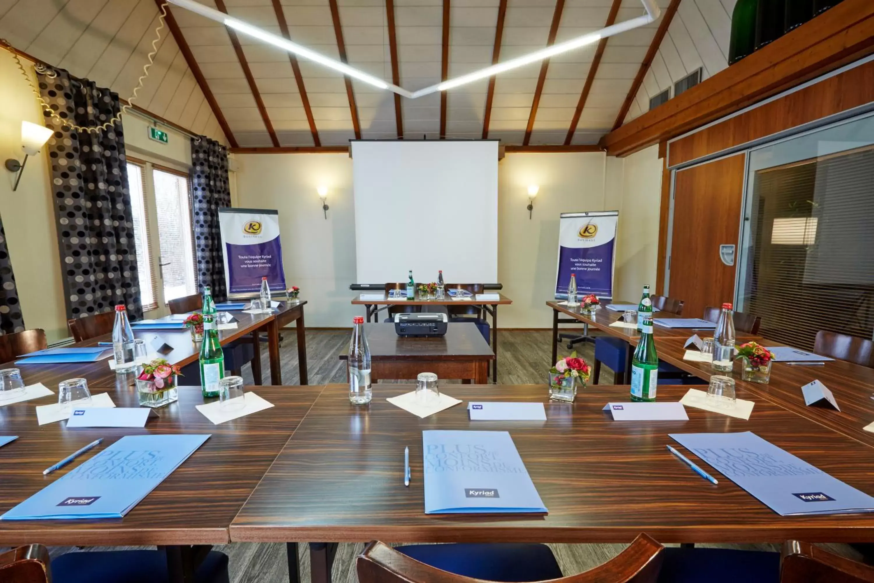 Meeting/conference room, Restaurant/Places to Eat in Kyriad Beaune