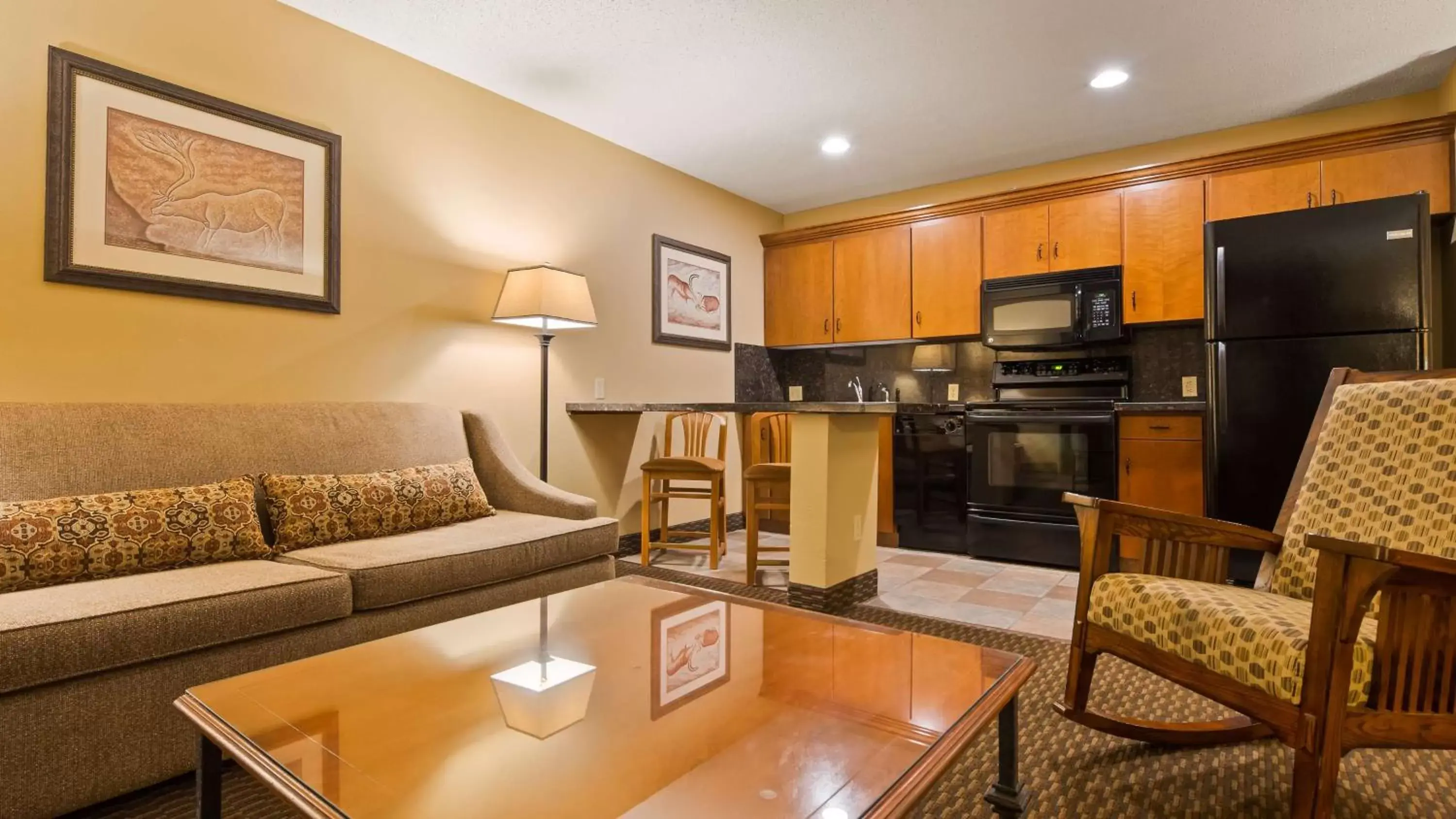 One-Bedroom King Suite in Best Western Plus Deer Park Hotel and Suites