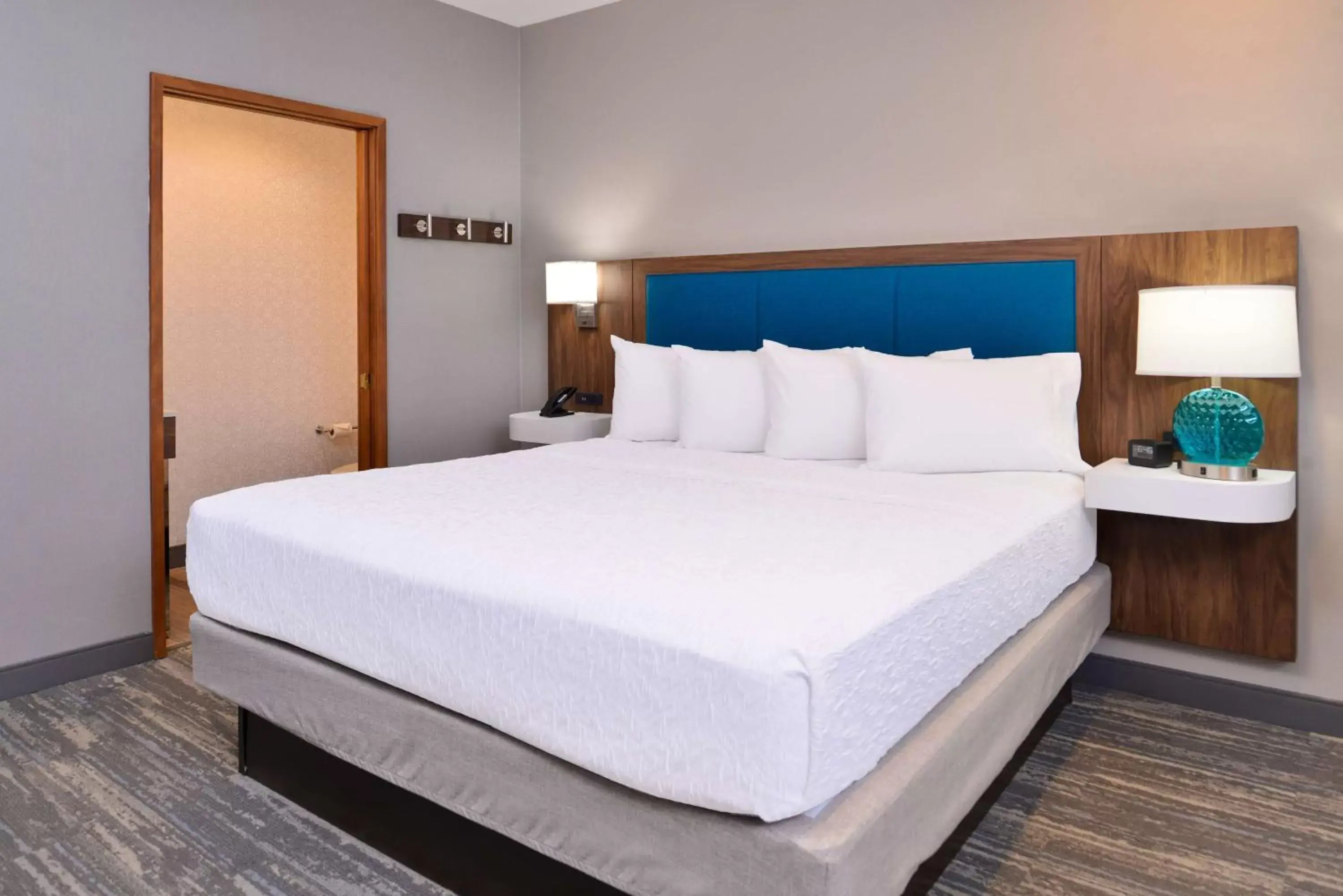 Bed in Hampton Inn & Suites Boise/Spectrum