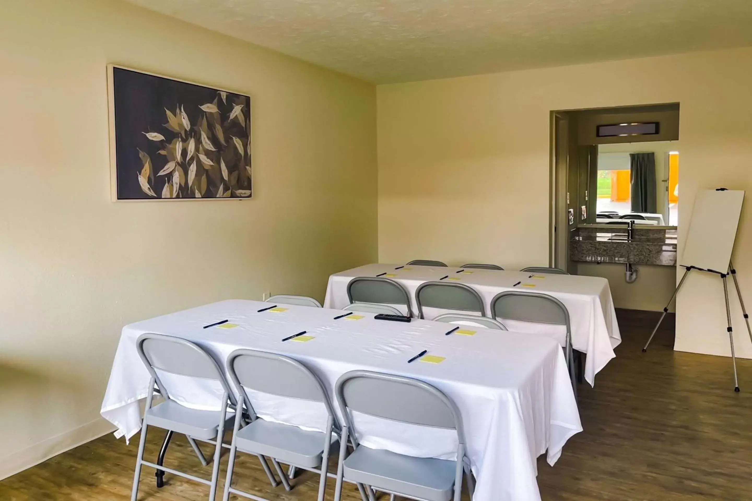 Meeting/conference room in Clarion Inn