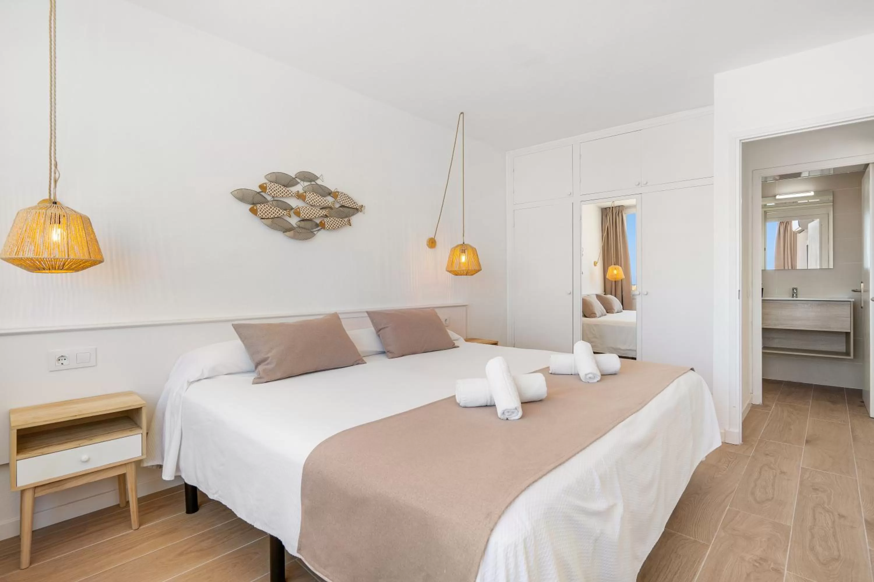 Photo of the whole room, Bed in VORAMAR