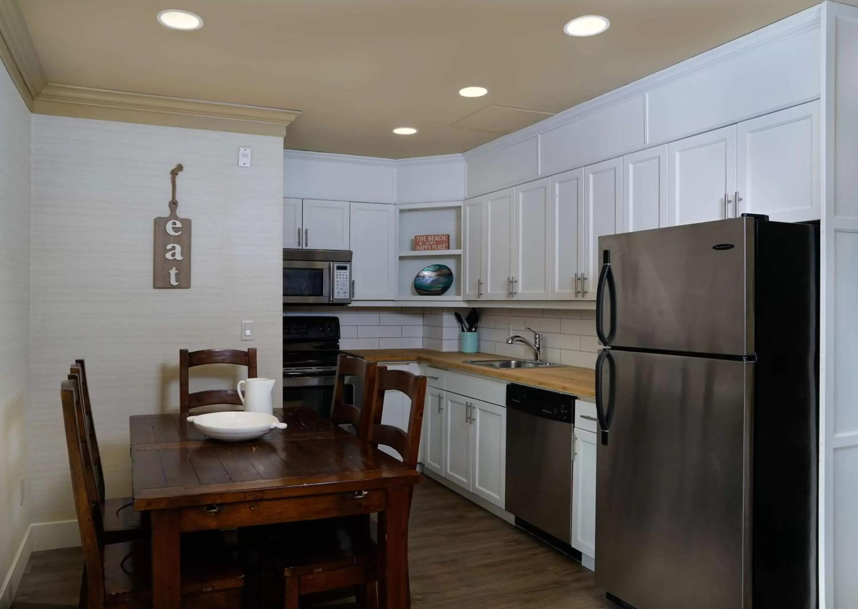 Photo of the whole room, Kitchen/Kitchenette in Prestige Beach House, WorldHotels Crafted