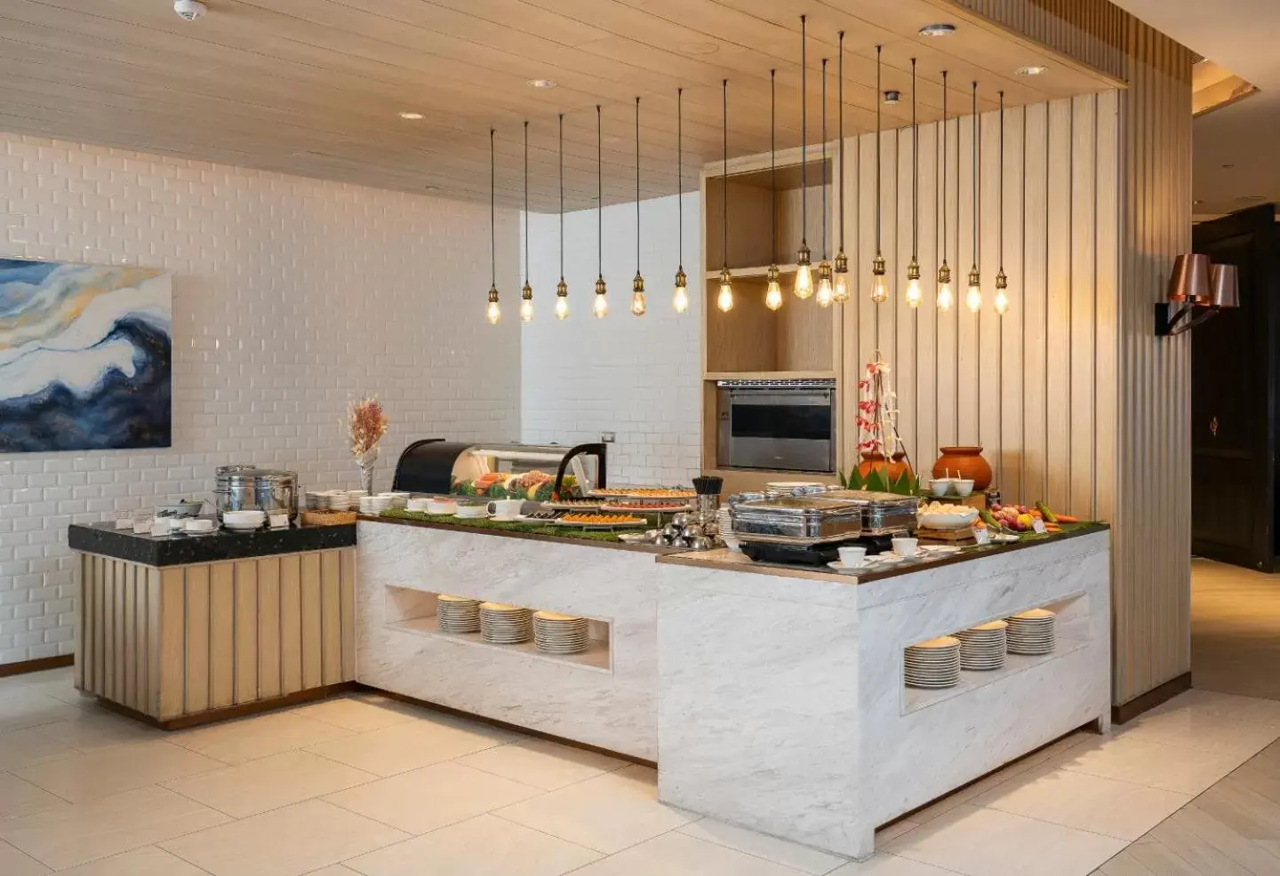 Restaurant/places to eat, Kitchen/Kitchenette in Holiday Inn & Suites Rayong City Centre, an IHG Hotel