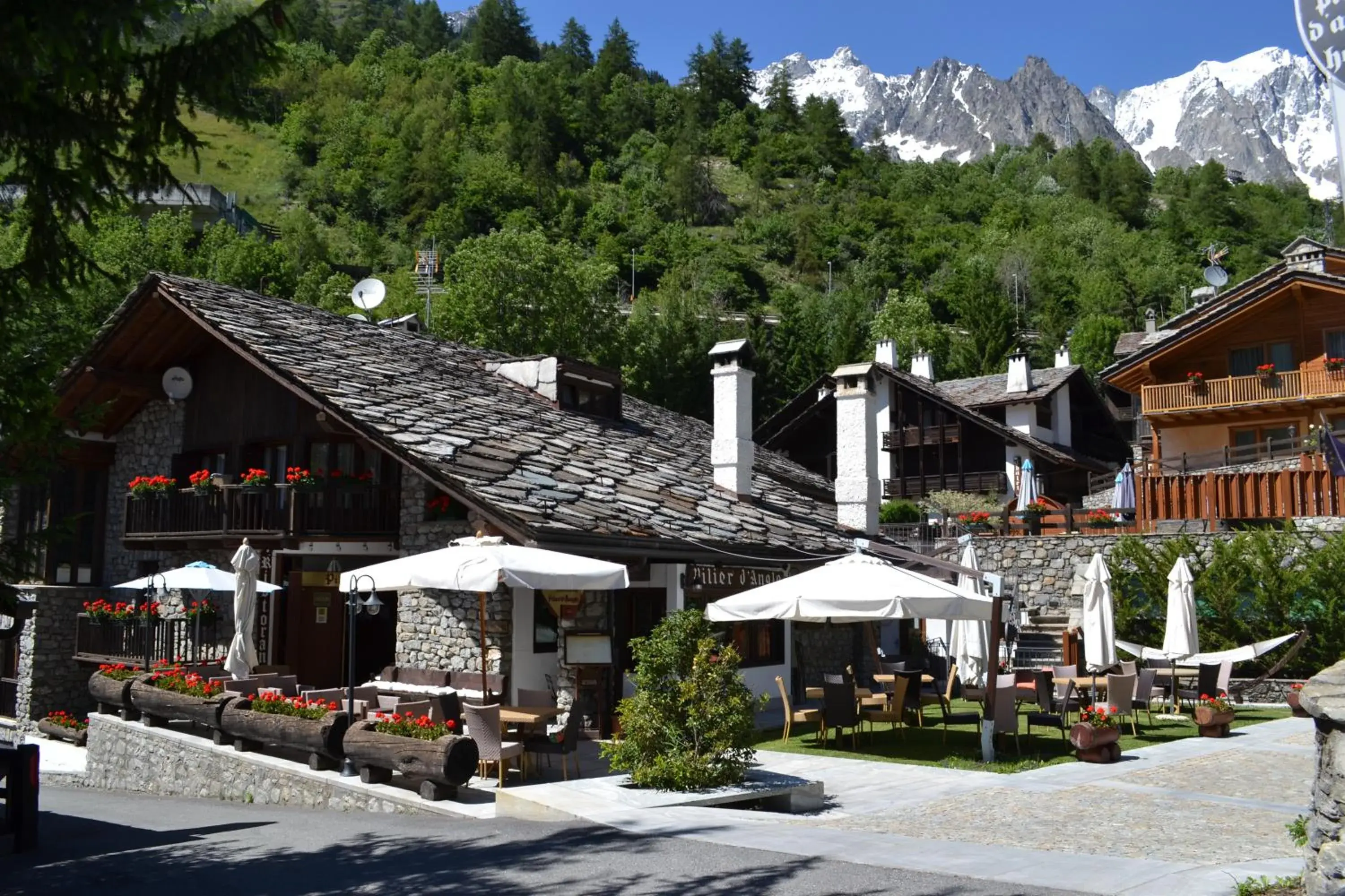 Facade/entrance in Hotel Pilier D'Angle & Wellness