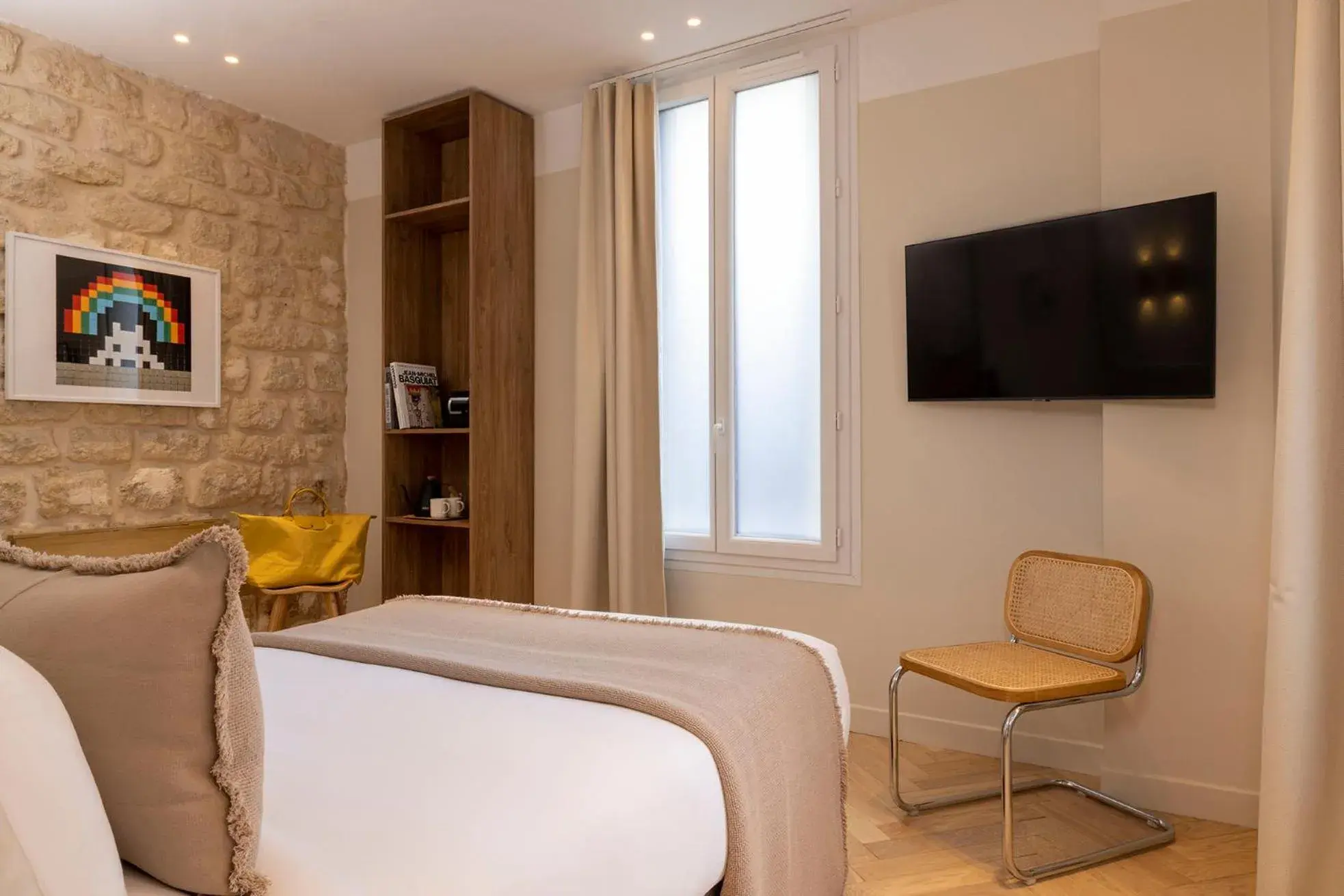 TV and multimedia, Bed in Hôtel Le Daum