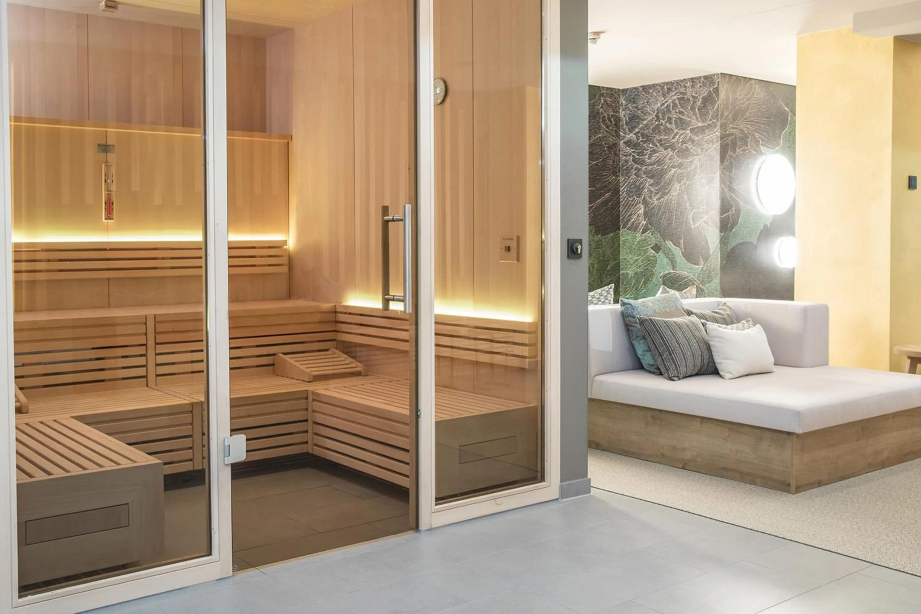 Area and facilities, Bed in Radisson Blu Hotel Köln