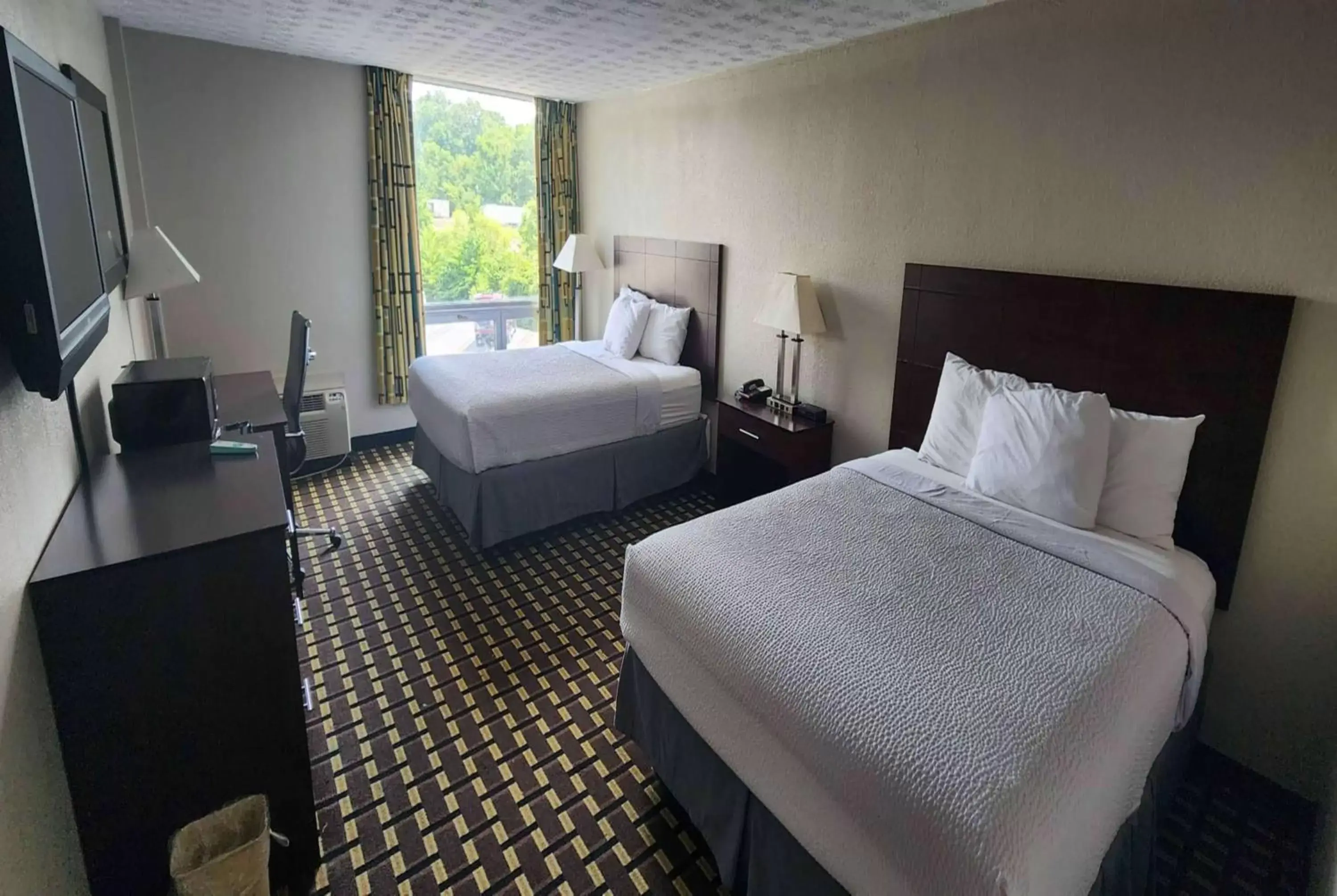Photo of the whole room, Bed in Days Inn by Wyndham Fort Wright Cincinnati Area