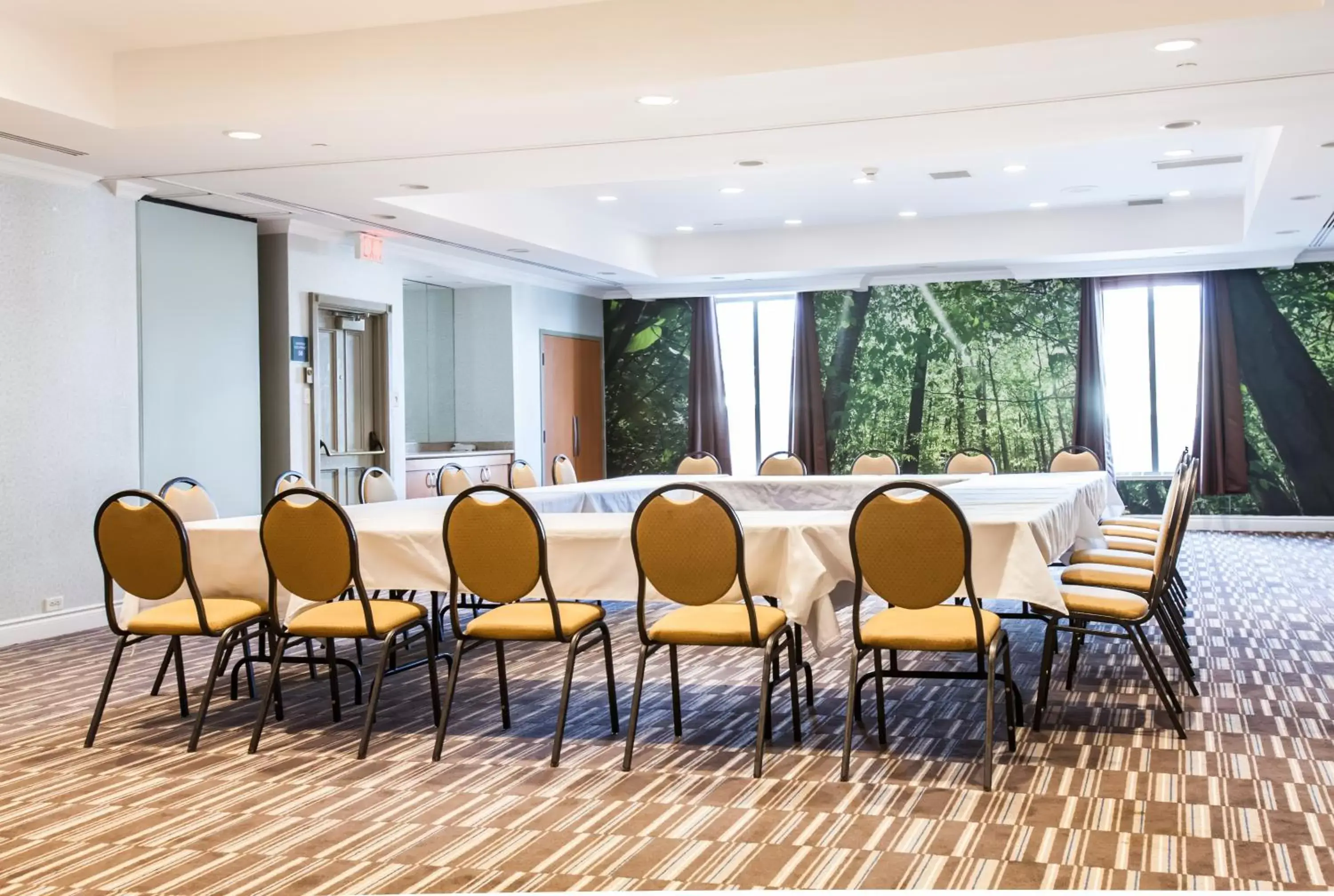 Meeting/conference room in Best Western Premier Toronto Airport Carlingview Hotel