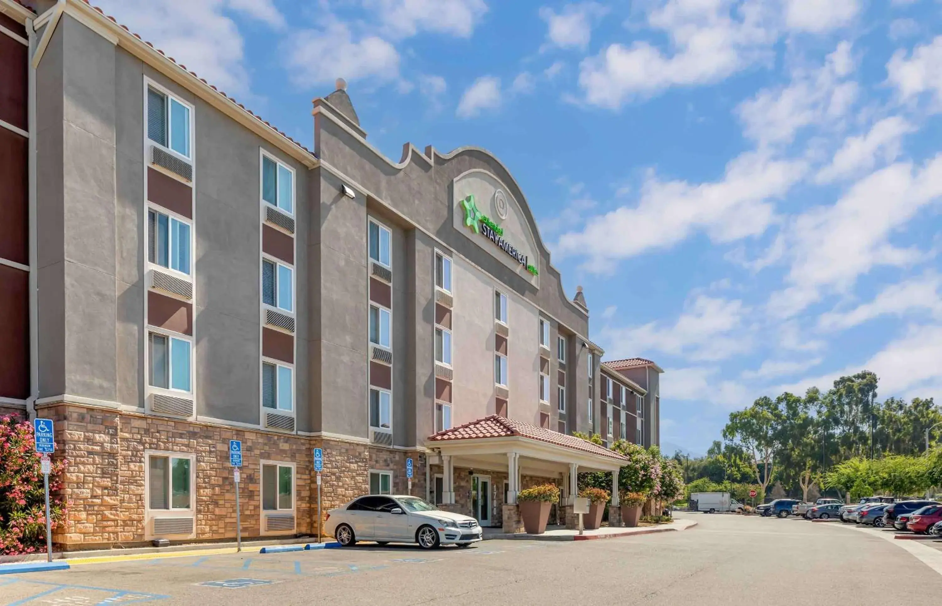 Property Building in Extended Stay America Suites - Redlands