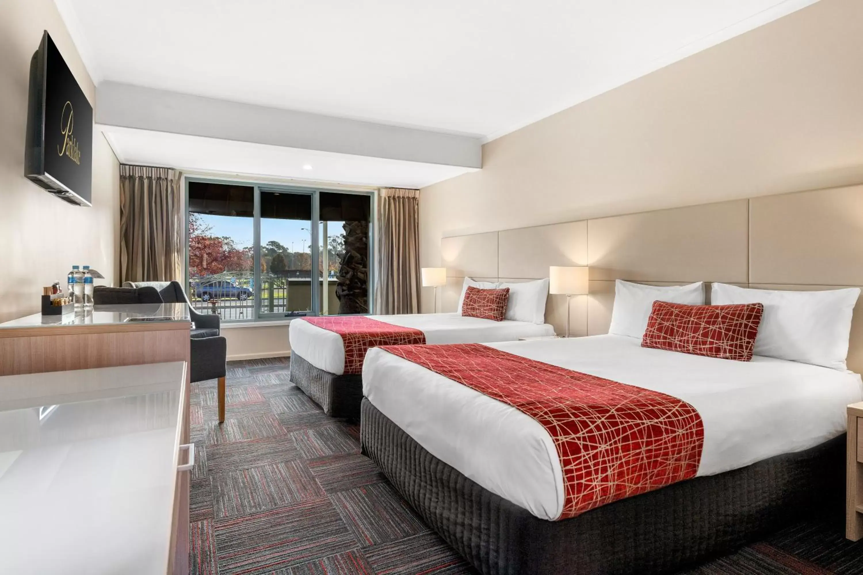 View (from property/room), Bed in Quality Hotel Parklake Shepparton