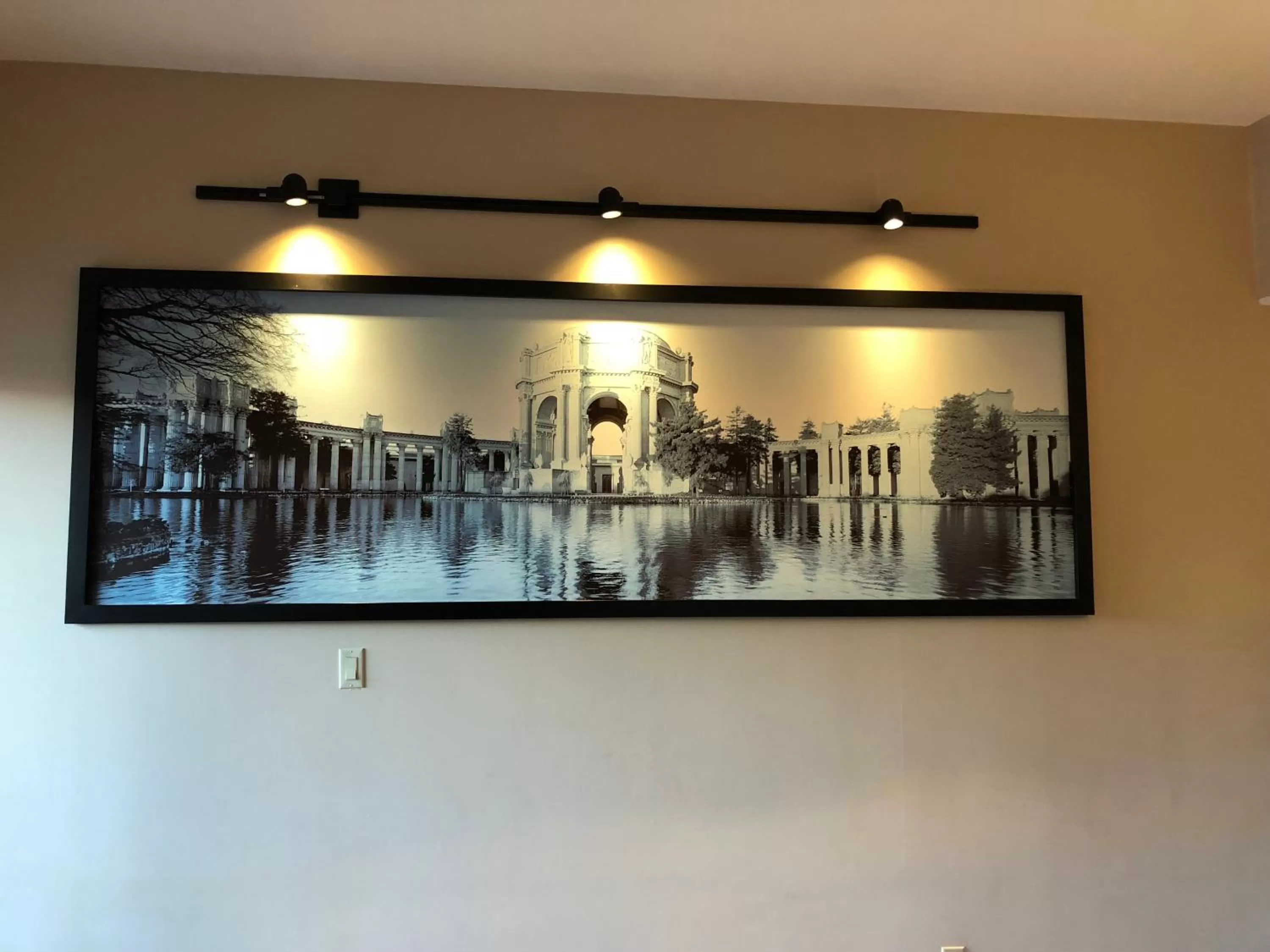 Decorative detail in Super 8 by Wyndham San Bruno /SF Intl Arpt West