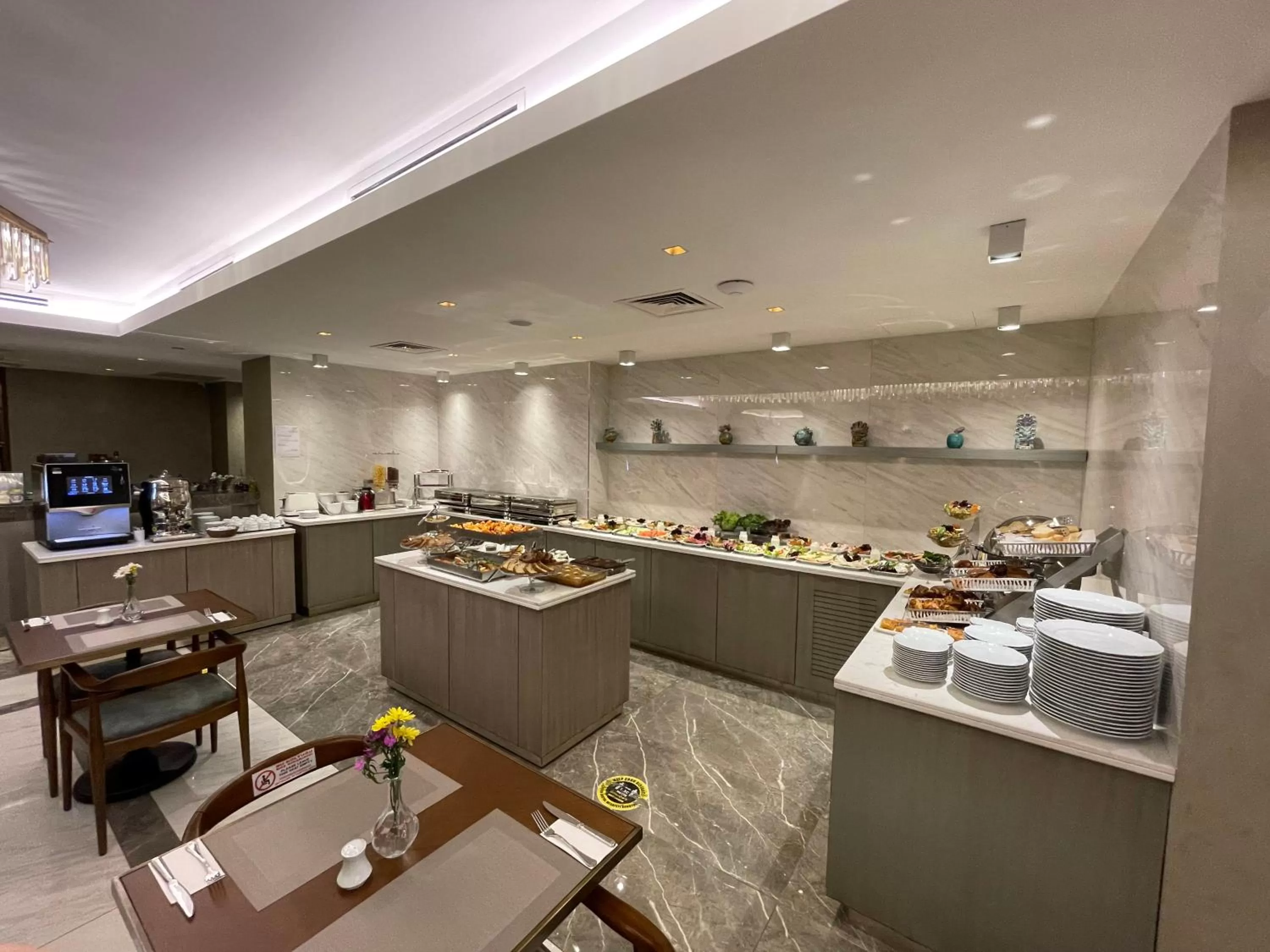 Food and drinks in Asur Hotel