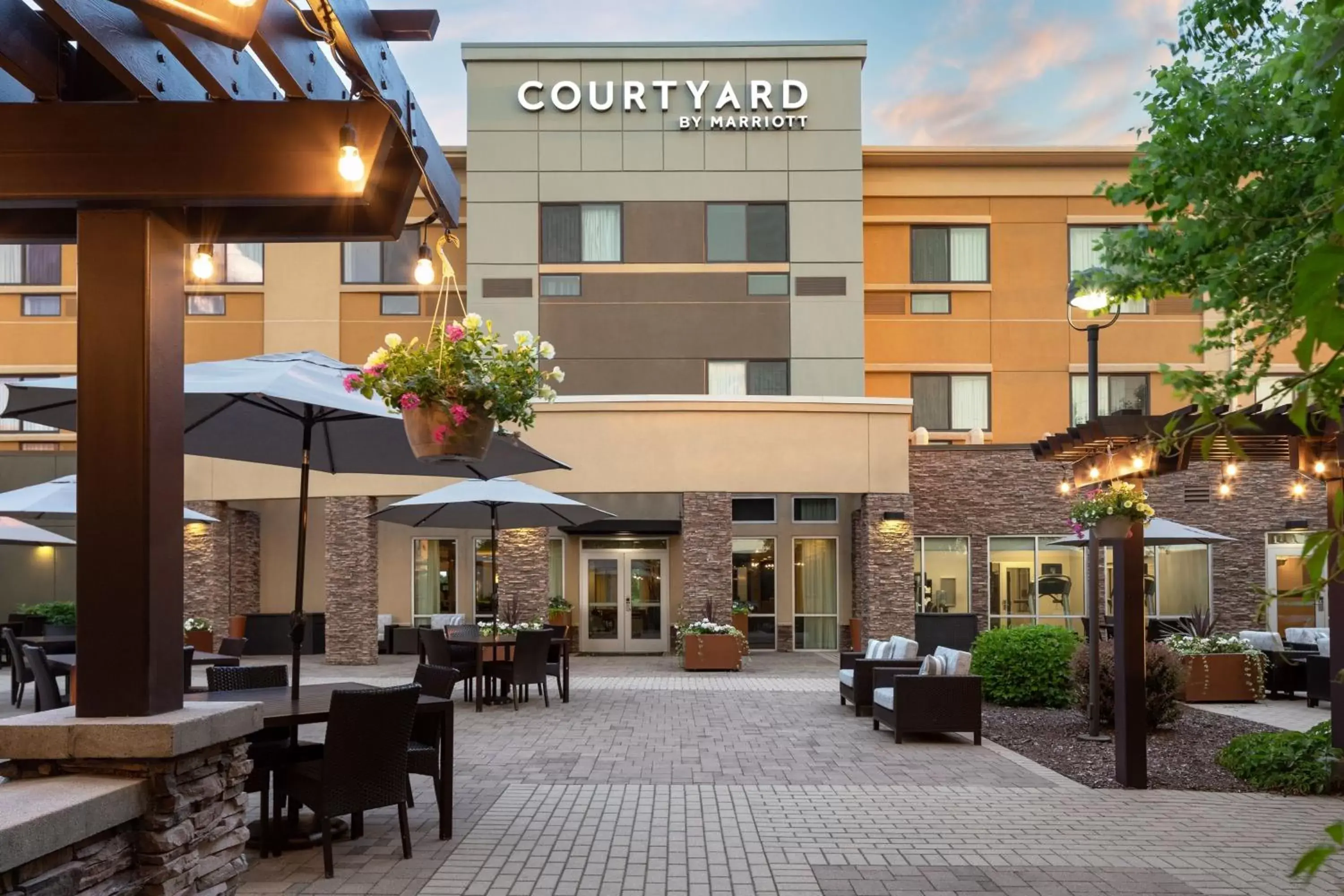 Property Building in Courtyard Mankato Hotel & Event Center