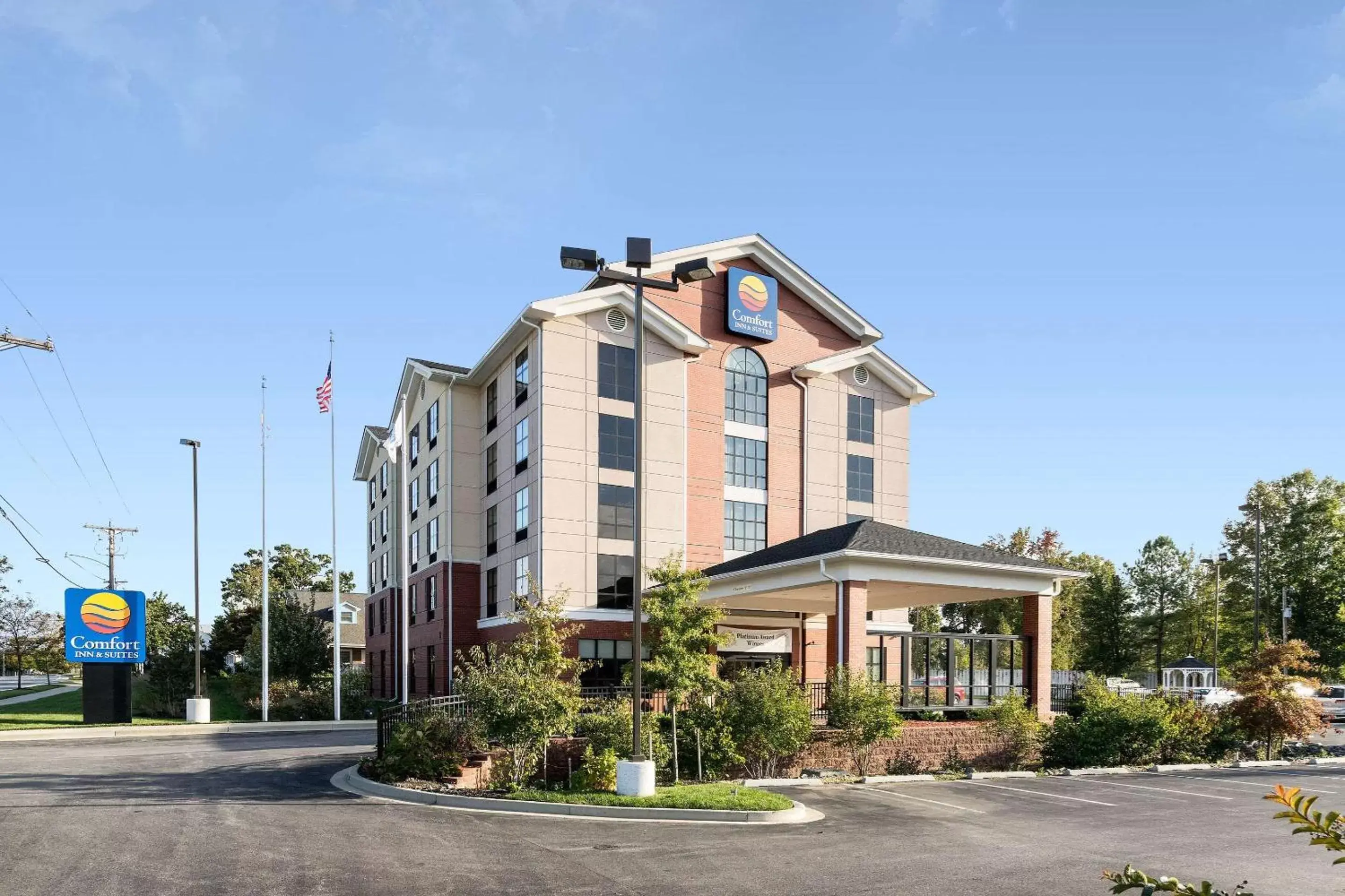 Property Building in Comfort Inn & Suites Lexington Park