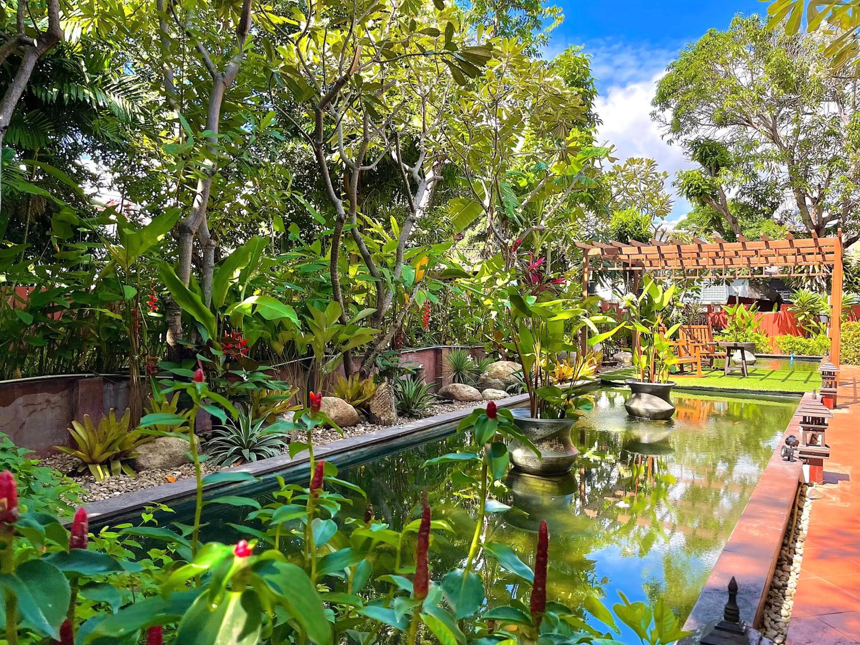 Garden in Ruenkanok Thaihouse Resort