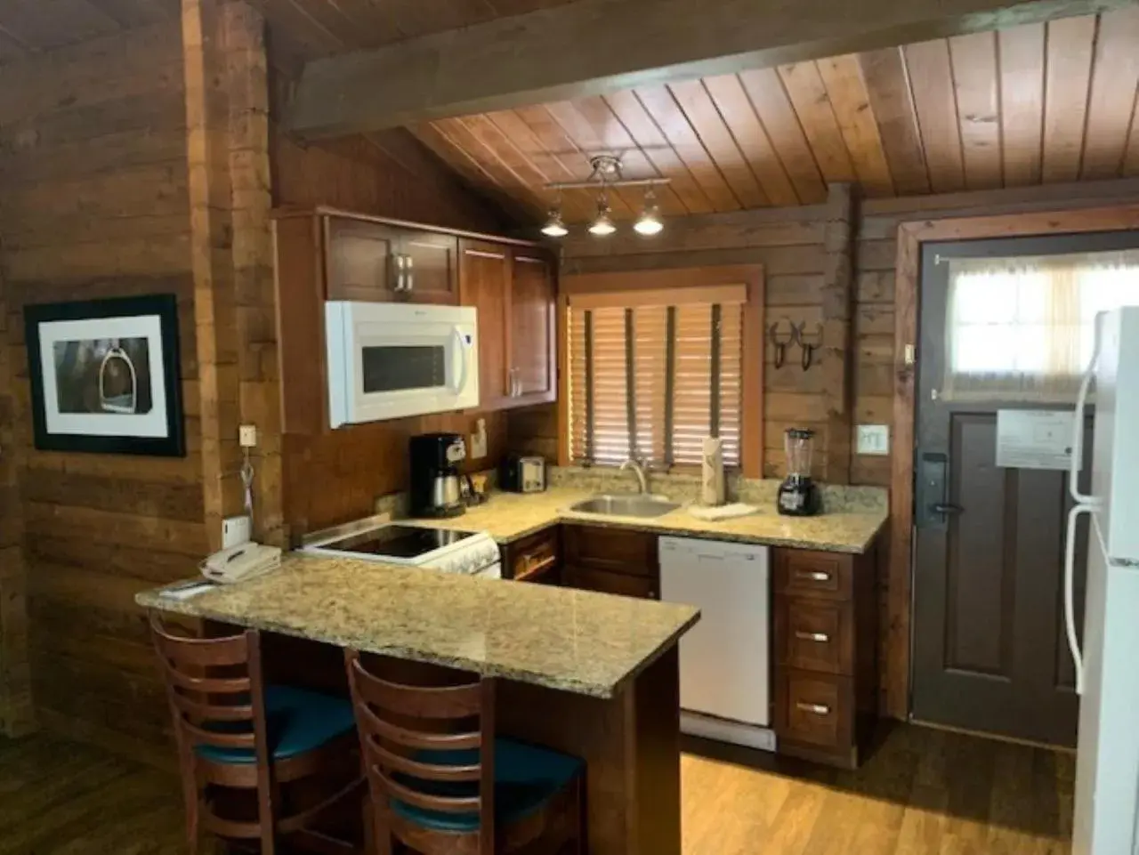 Kitchen or kitchenette, Kitchen/Kitchenette in Kohl's Ranch Lodge