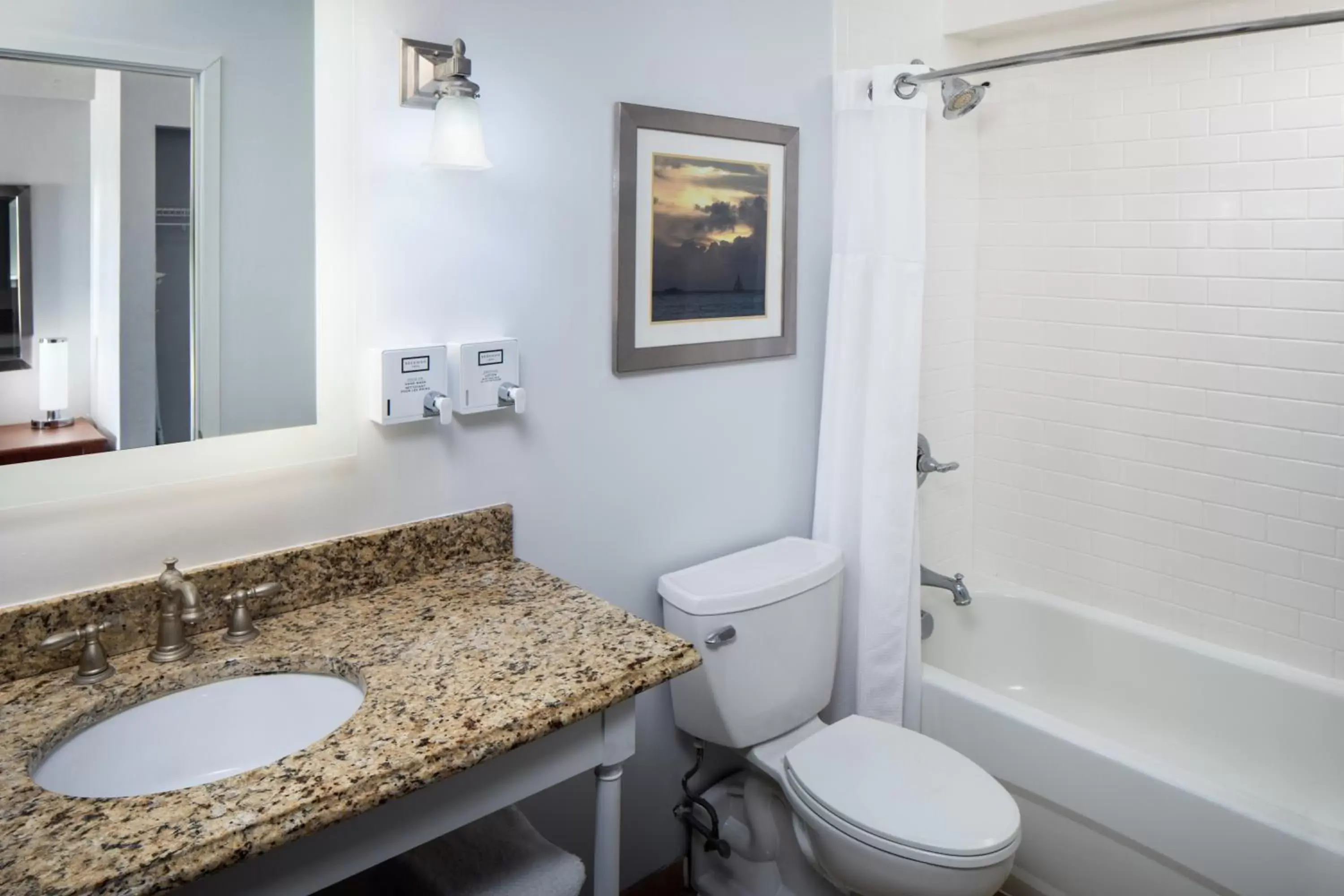 Deluxe King Room with Partial Ocean View in Ashworth by the Sea Deluxe King Room with Partial Ocean View in Ashworth by the Sea