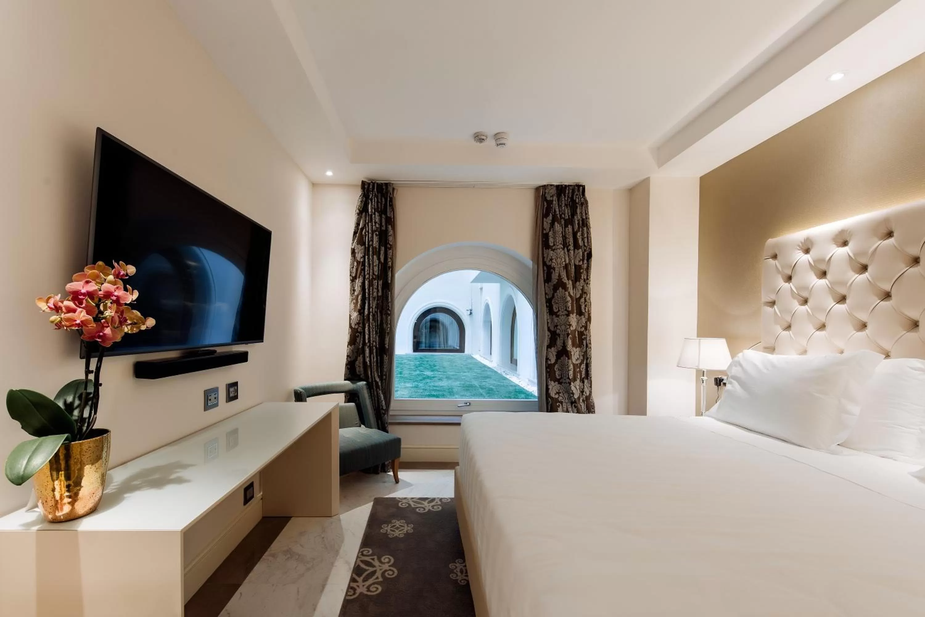 Bed in Aleph Rome Hotel, Curio Collection By Hilton