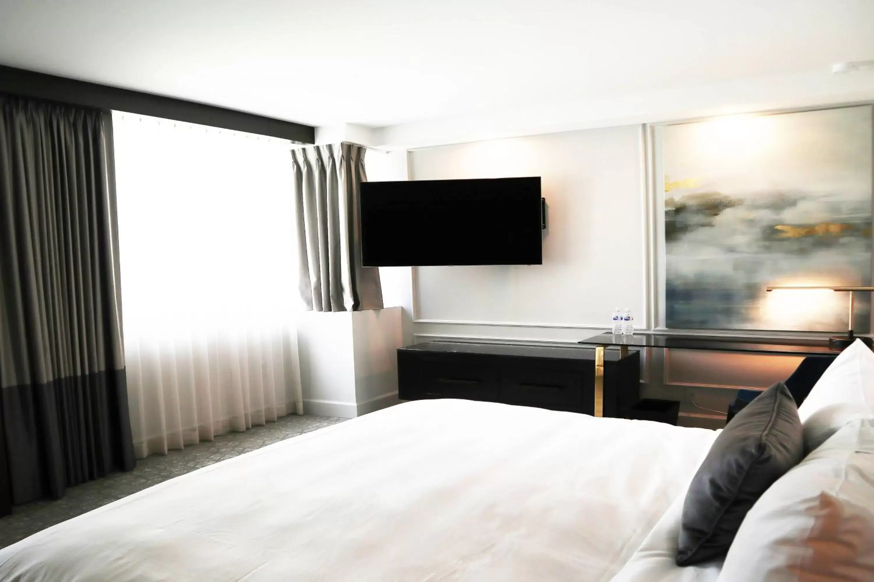 Bedroom, Bed in JW Marriott Miami