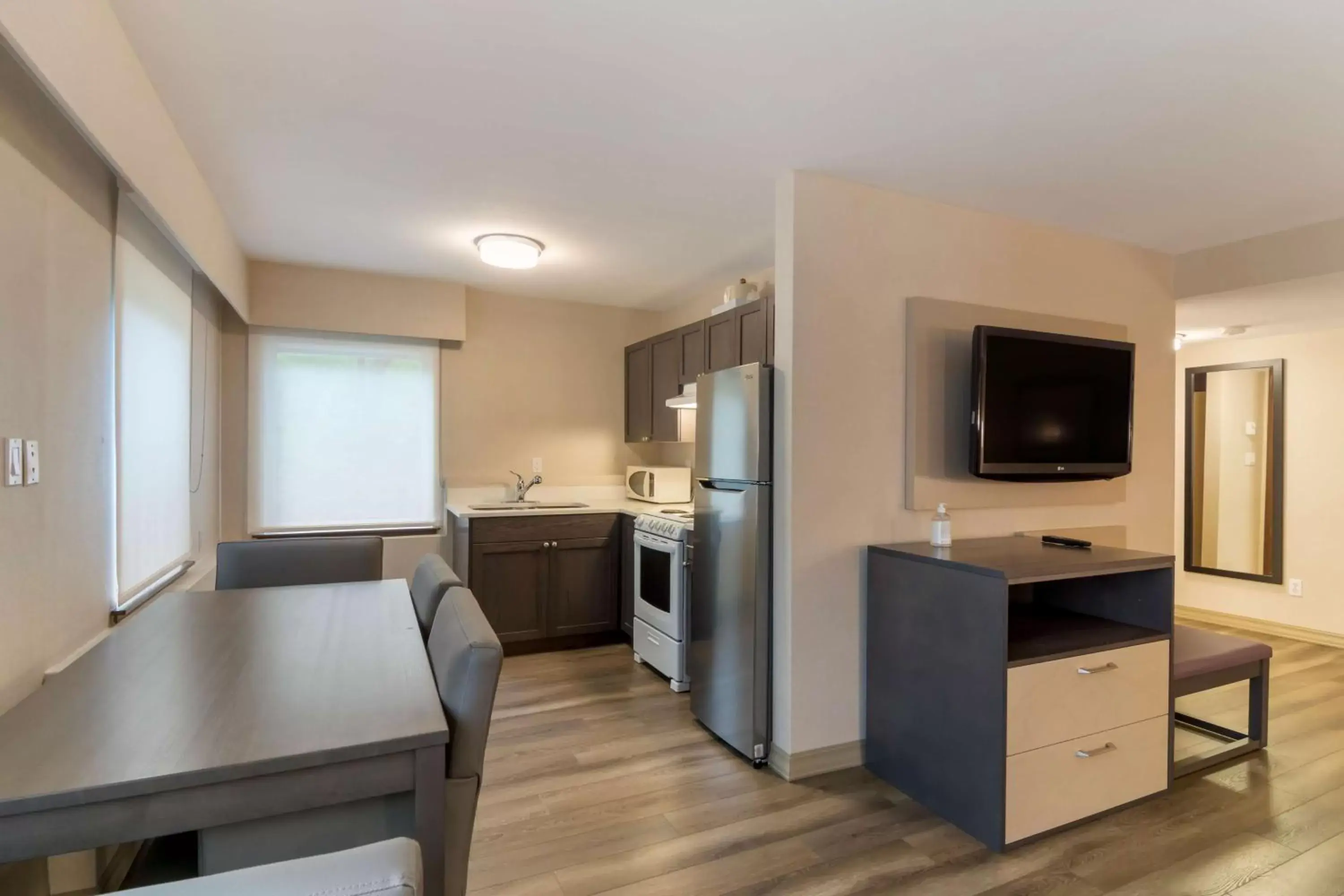 Bedroom in Best Western Premier Aberdeen Kamloops Bedroom in Best Western Premier Aberdeen Kamloops