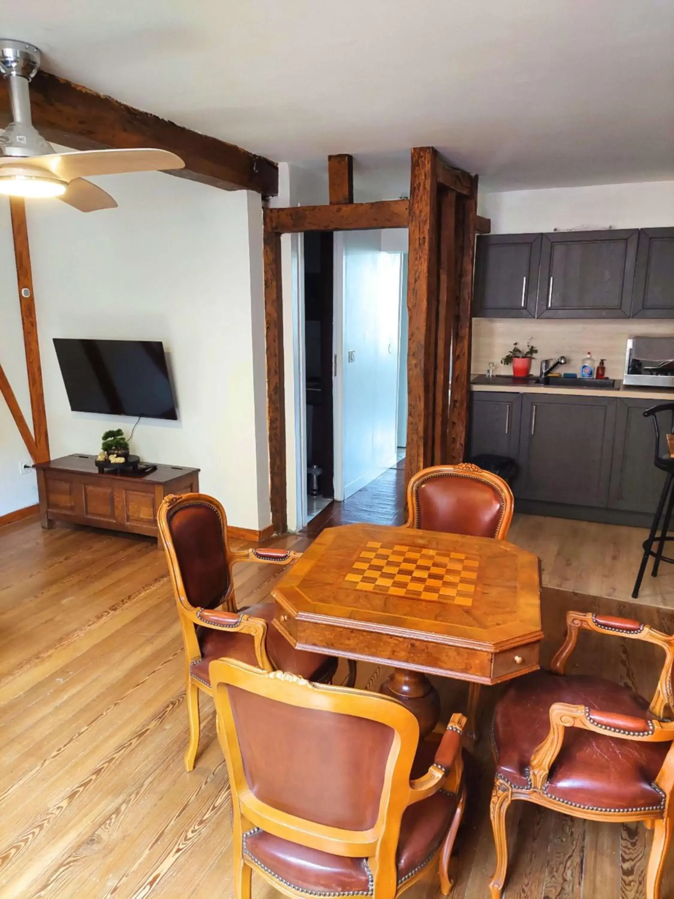 Living room, Dining Area in La graineterie89